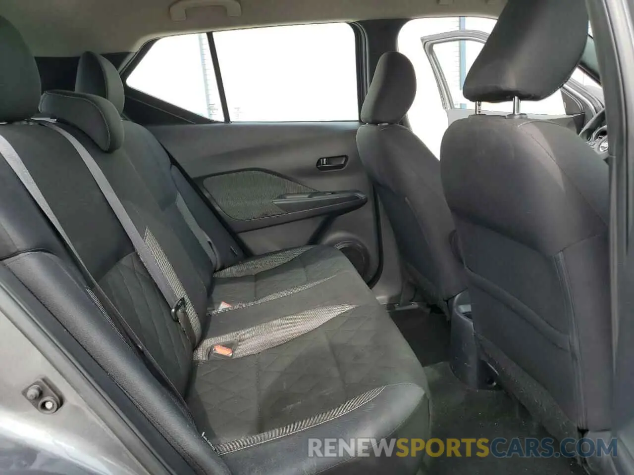 11 fotografías del automóvil dañado 3N1CP5BV9LL573536 NISSAN KICKS 2020