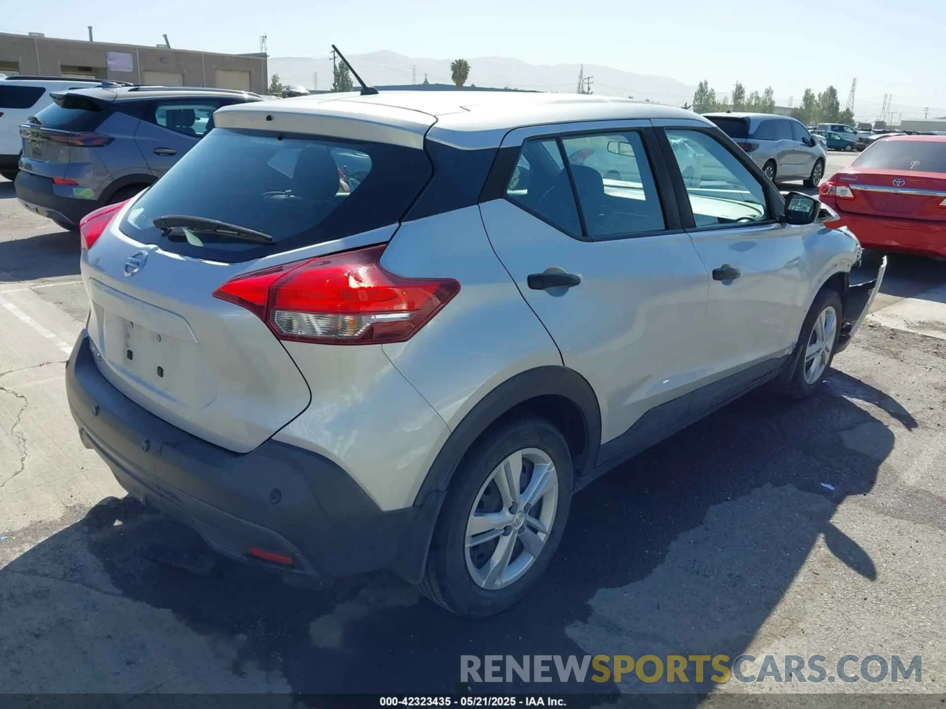 4 fotografías del automóvil dañado 3N1CP5BVXLL510039 NISSAN KICKS 2020