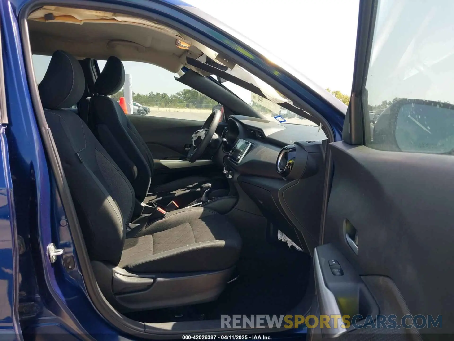 5 fotografías del automóvil dañado 3N1CP5CV0LL478958 NISSAN KICKS 2020