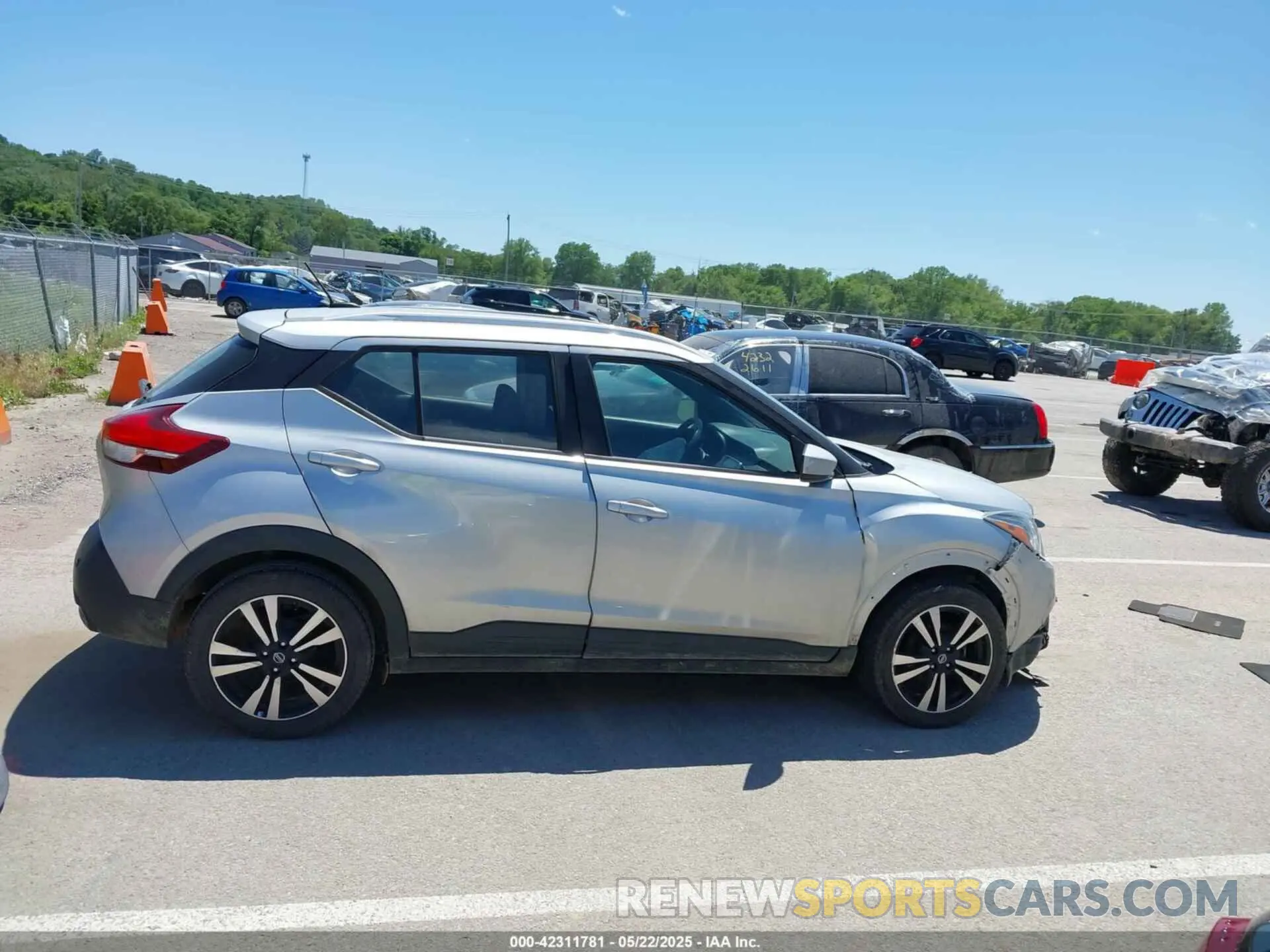 14 fotografías del automóvil dañado 3N1CP5CV0LL508475 NISSAN KICKS 2020
