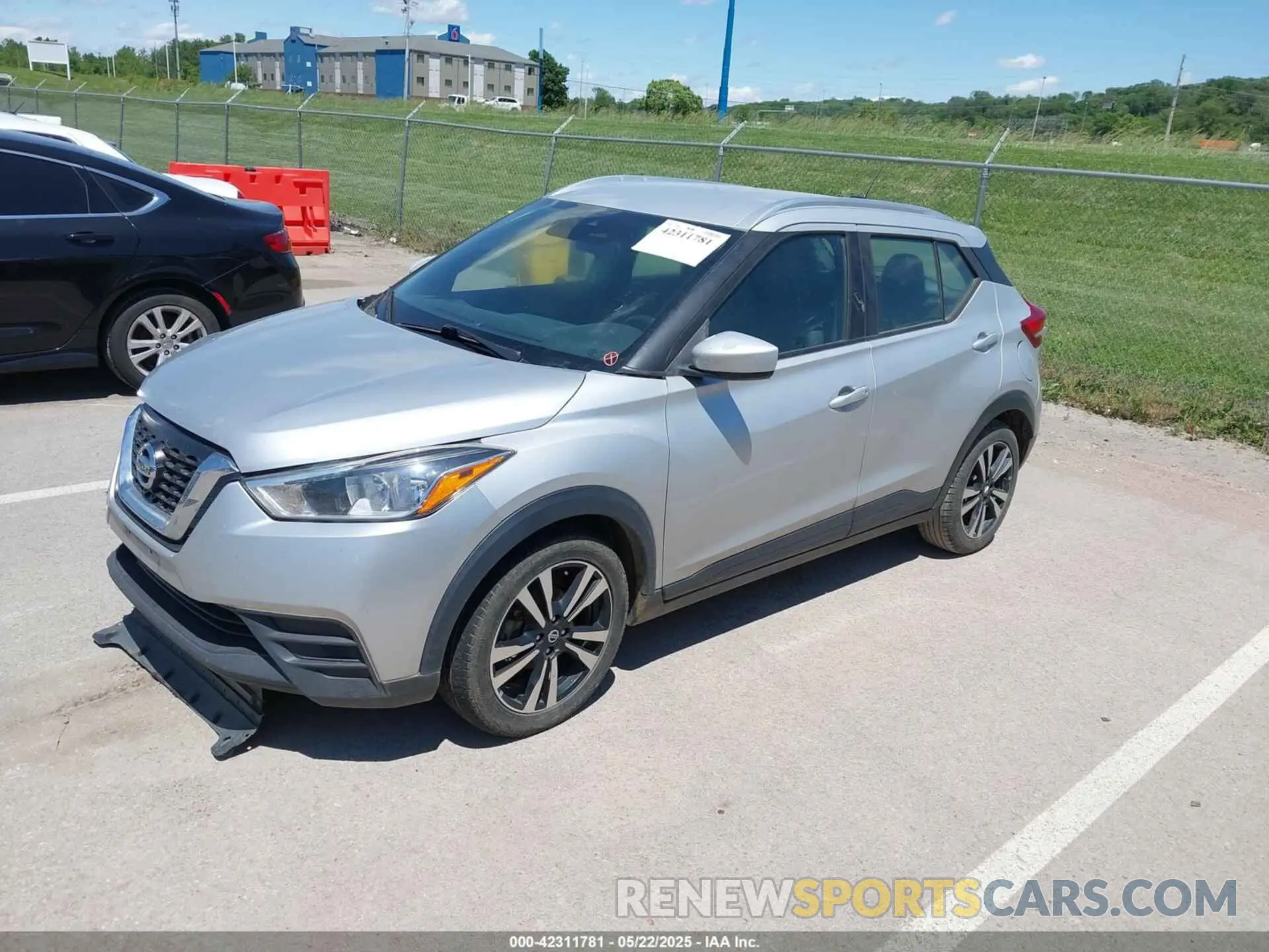 2 fotografías del automóvil dañado 3N1CP5CV0LL508475 NISSAN KICKS 2020
