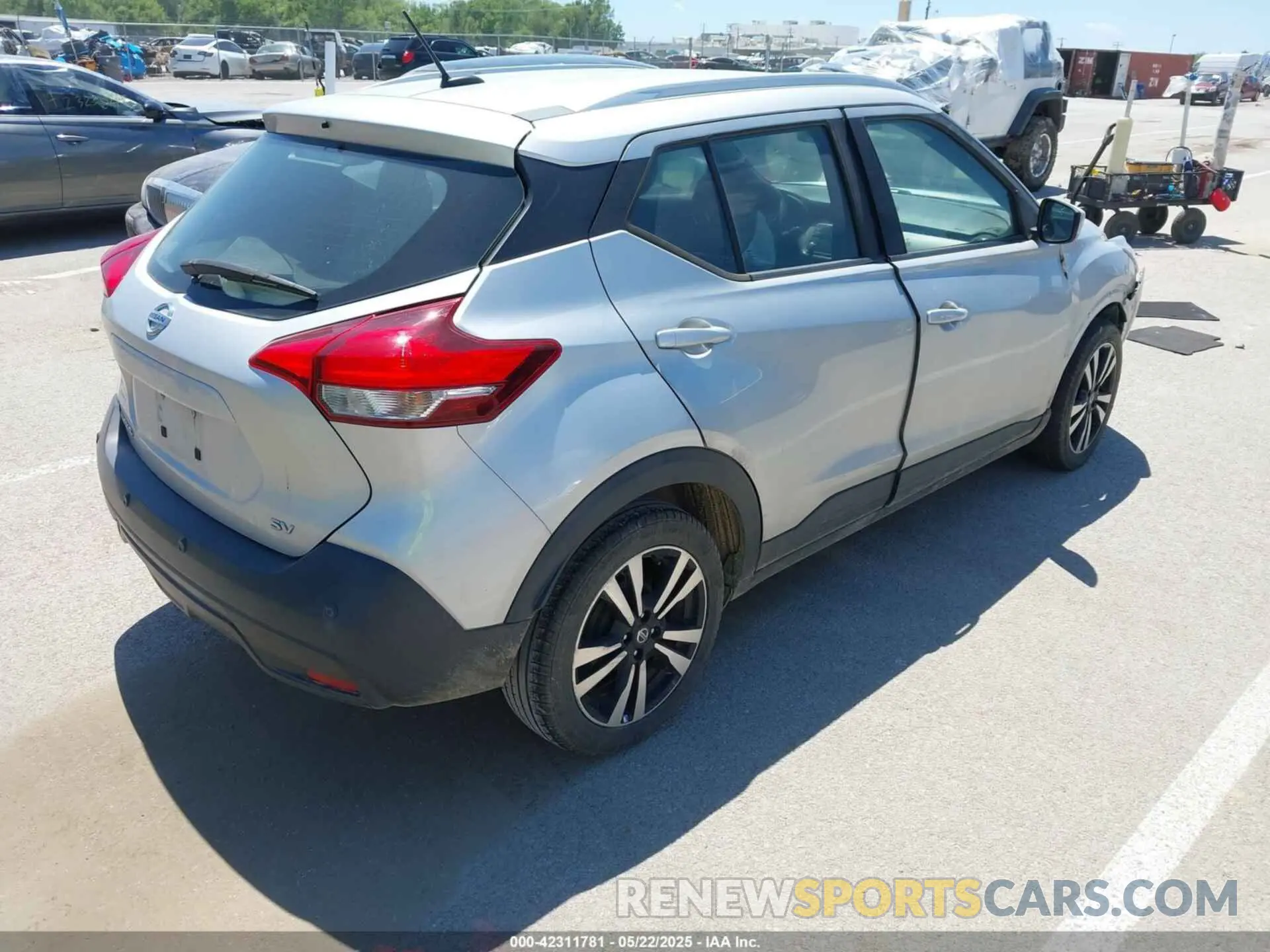 4 fotografías del automóvil dañado 3N1CP5CV0LL508475 NISSAN KICKS 2020