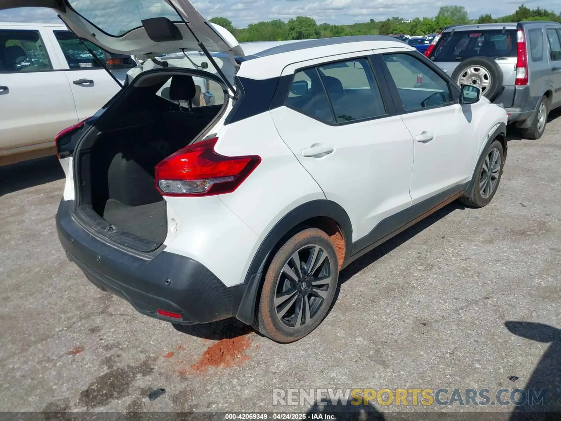 4 fotografías del automóvil dañado 3N1CP5CV0LL548202 NISSAN KICKS 2020