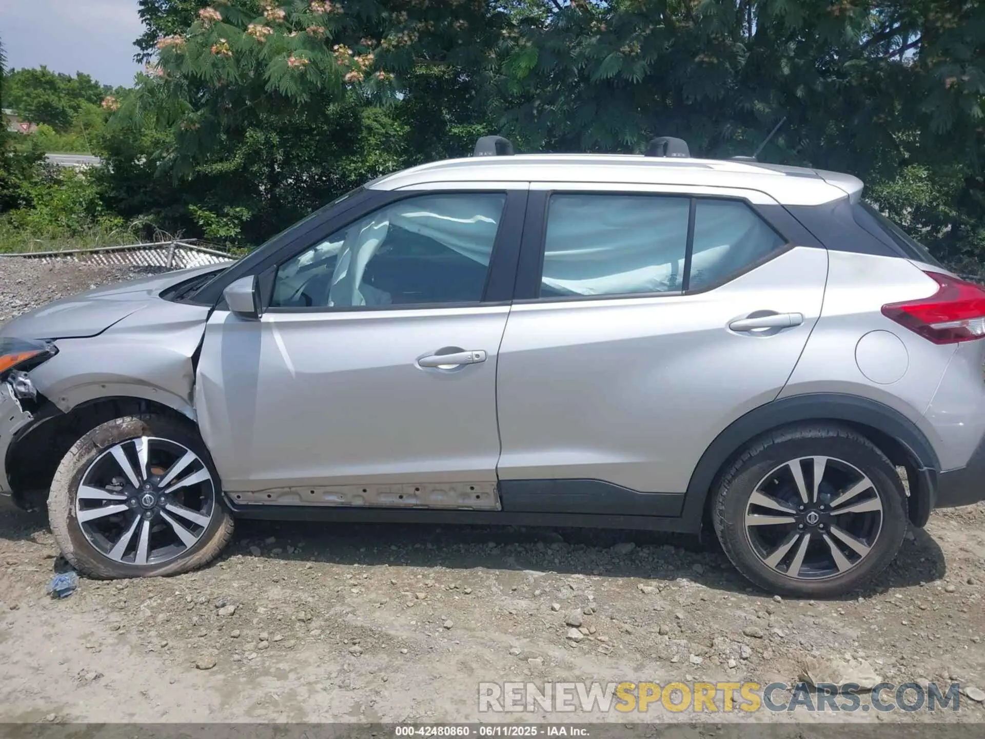 14 fotografías del automóvil dañado 3N1CP5CV1LL504788 NISSAN KICKS 2020