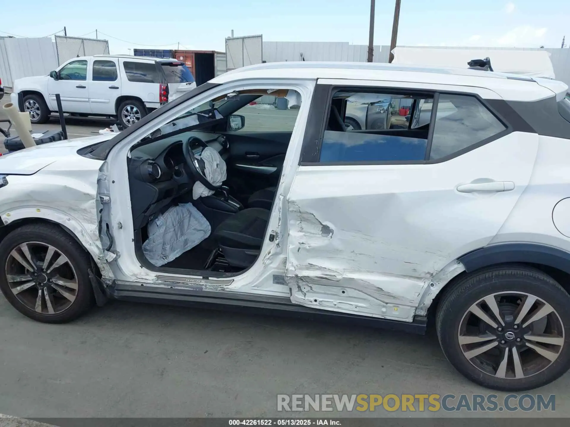 14 fotografías del automóvil dañado 3N1CP5CV3LL483605 NISSAN KICKS 2020