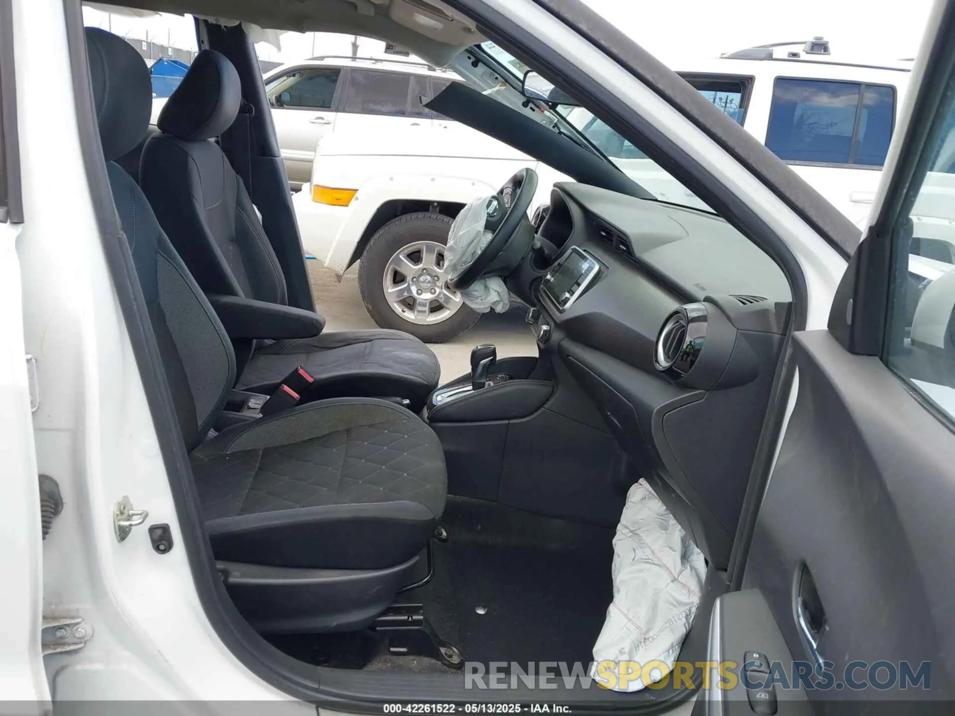 5 fotografías del automóvil dañado 3N1CP5CV3LL483605 NISSAN KICKS 2020