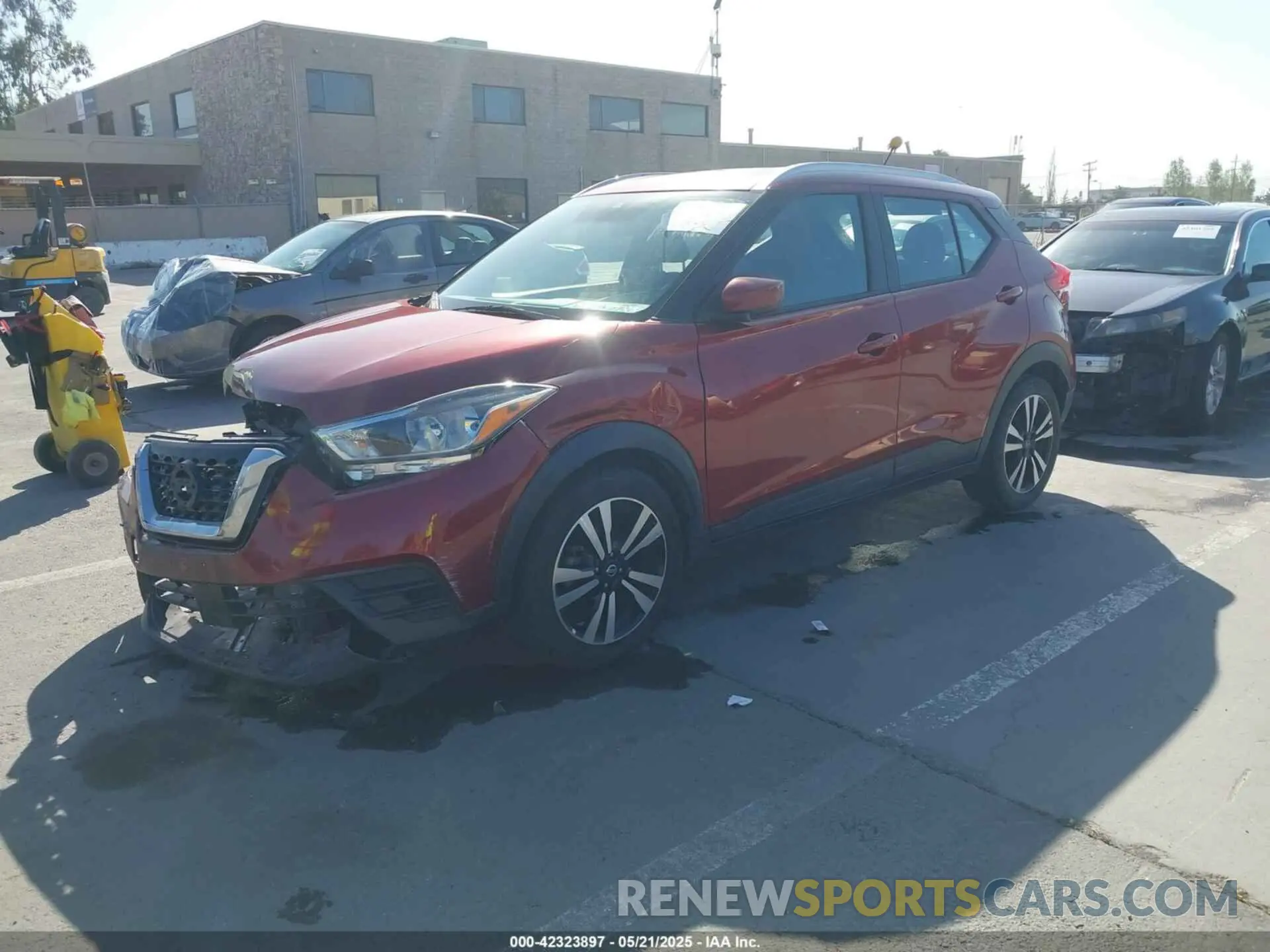 2 fotografías del automóvil dañado 3N1CP5CV3LL494216 NISSAN KICKS 2020