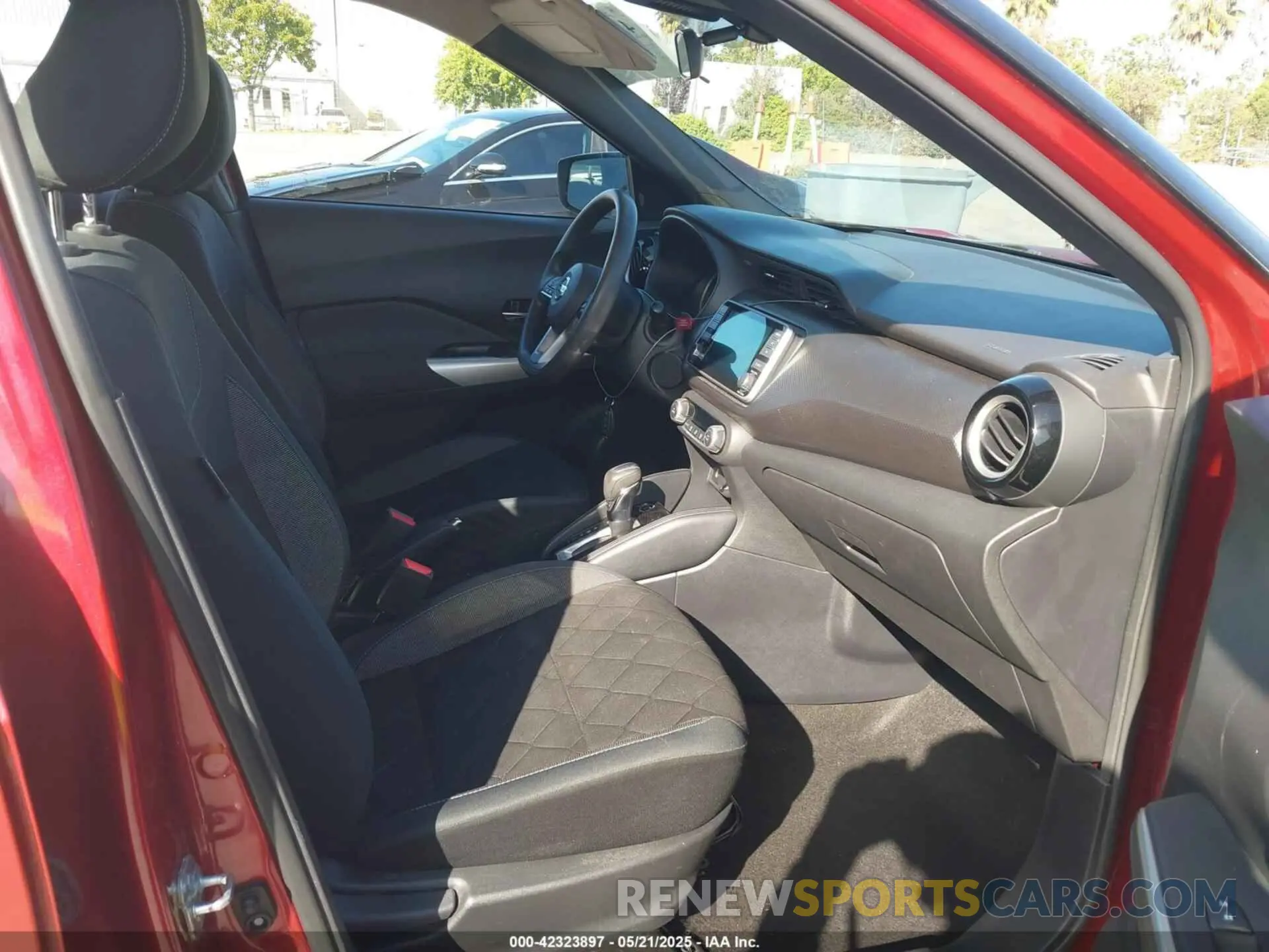 5 fotografías del automóvil dañado 3N1CP5CV3LL494216 NISSAN KICKS 2020