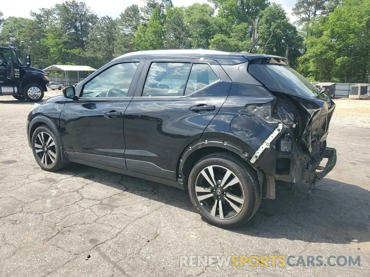 2 fotografías del automóvil dañado 3N1CP5CV4LL505613 NISSAN KICKS 2020