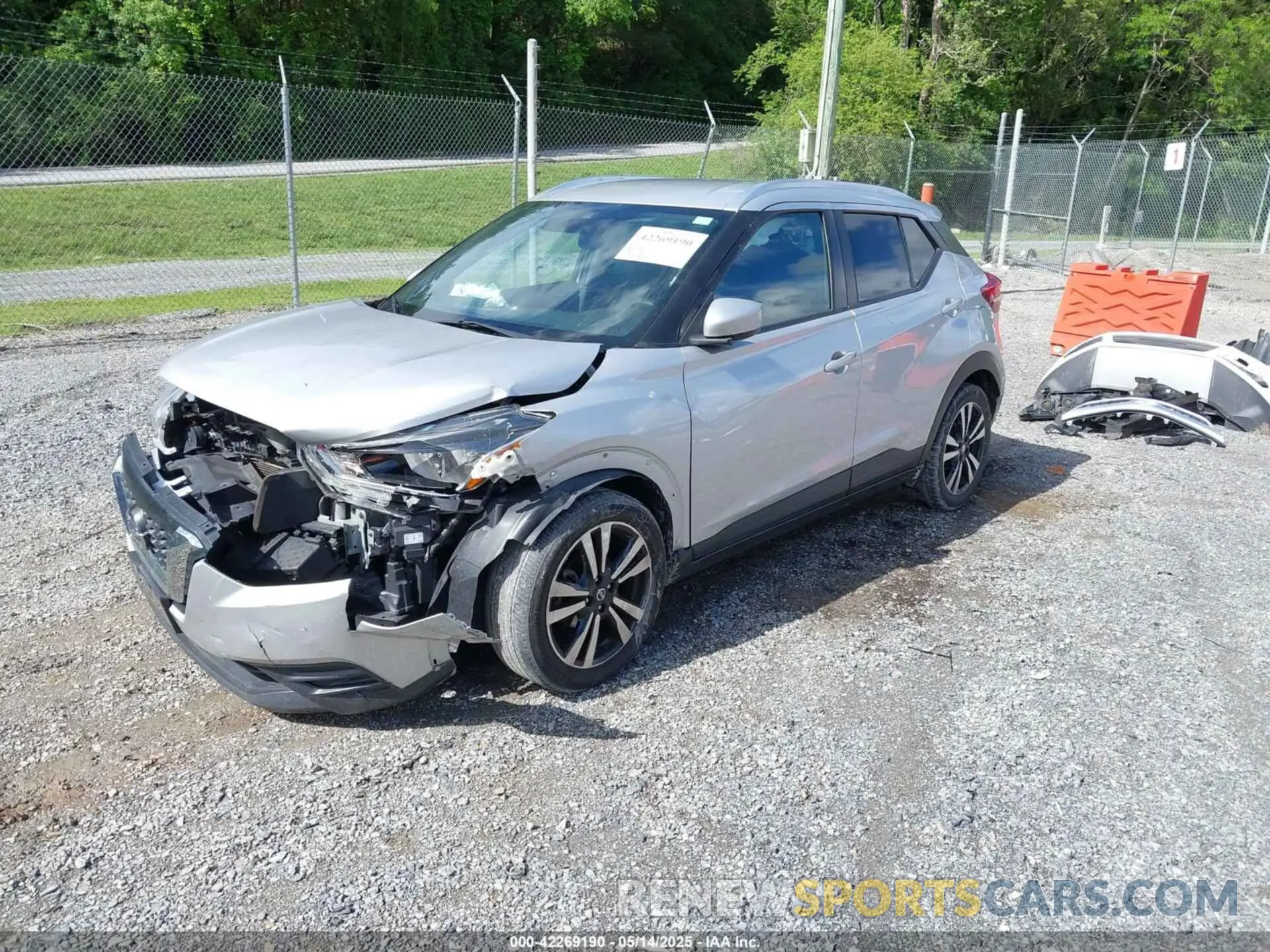2 fotografías del automóvil dañado 3N1CP5CV4LL507278 NISSAN KICKS 2020