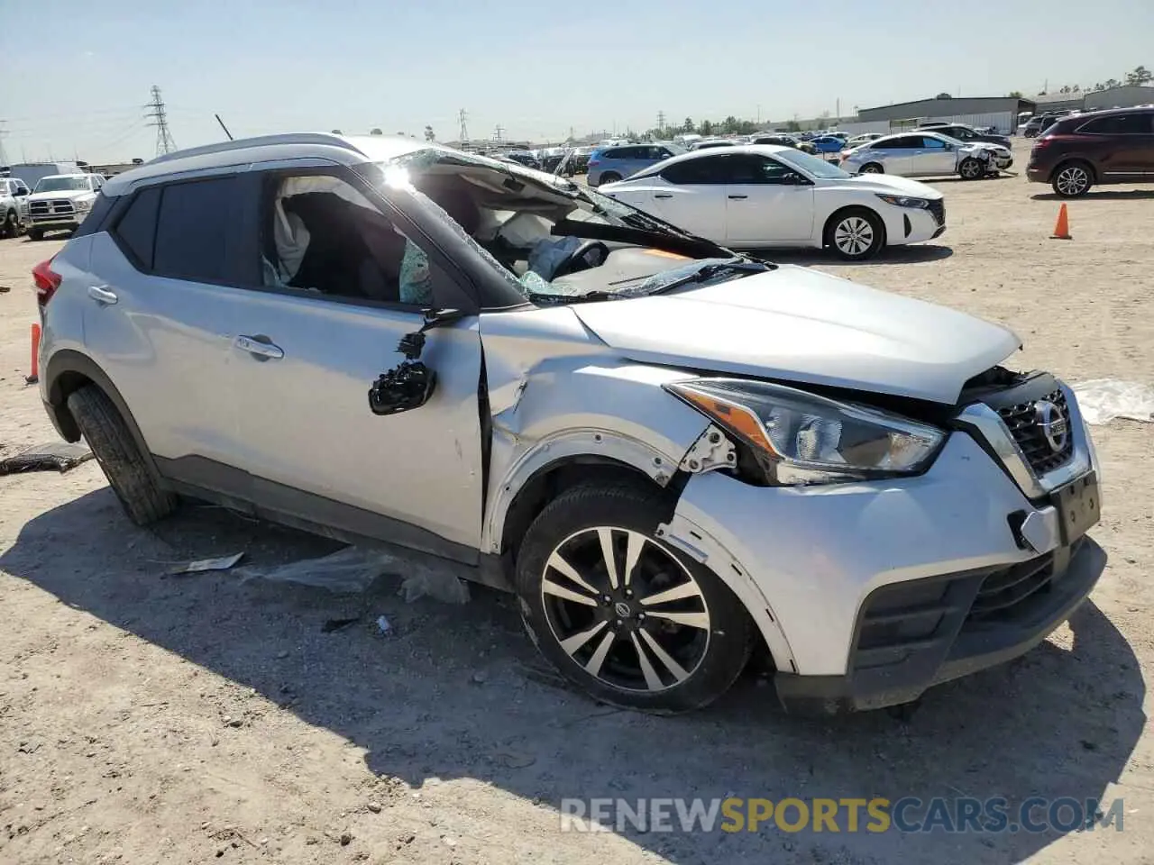 4 fotografías del automóvil dañado 3N1CP5CV4LL521083 NISSAN KICKS 2020