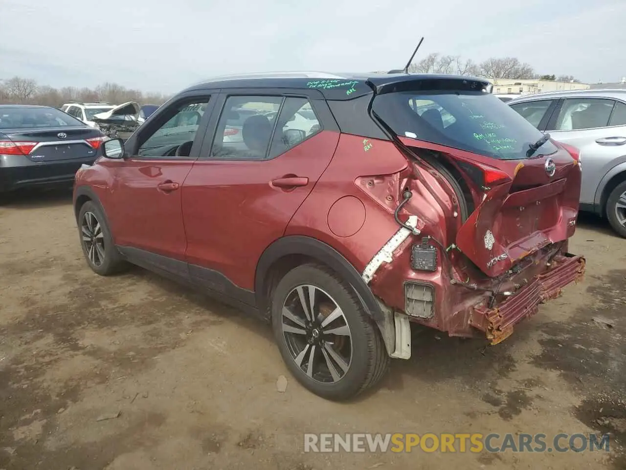 2 fotografías del automóvil dañado 3N1CP5CV4LL538997 NISSAN KICKS 2020