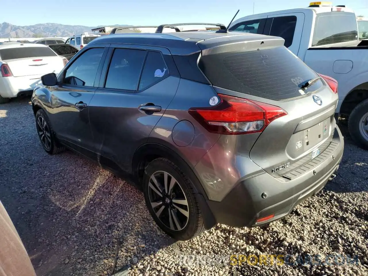 2 fotografías del automóvil dañado 3N1CP5CV5LL487252 NISSAN KICKS 2020