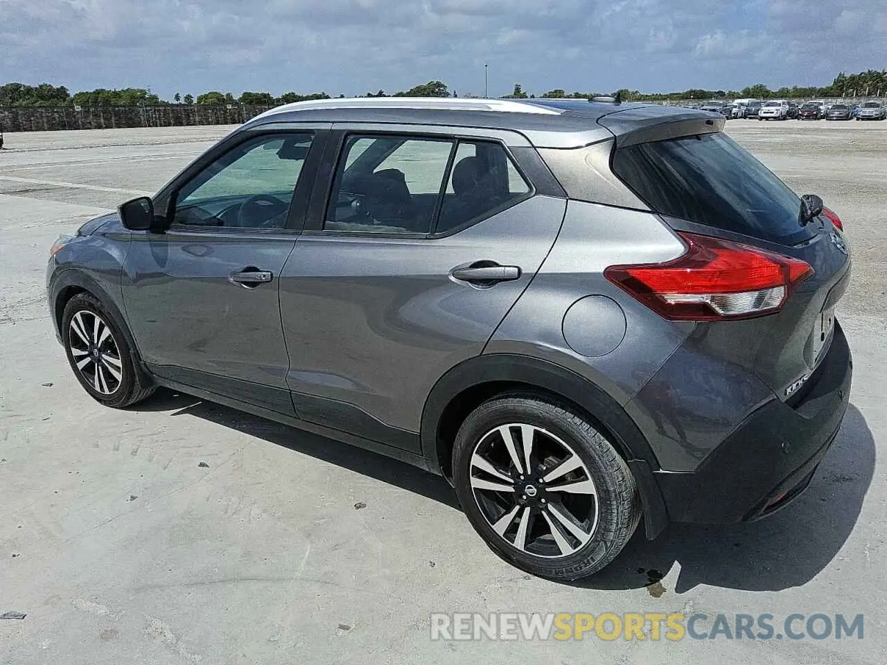 2 fotografías del automóvil dañado 3N1CP5CV5LL515311 NISSAN KICKS 2020