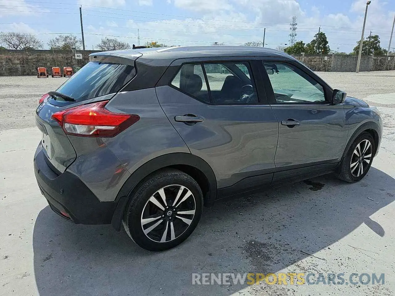 3 fotografías del automóvil dañado 3N1CP5CV5LL515311 NISSAN KICKS 2020