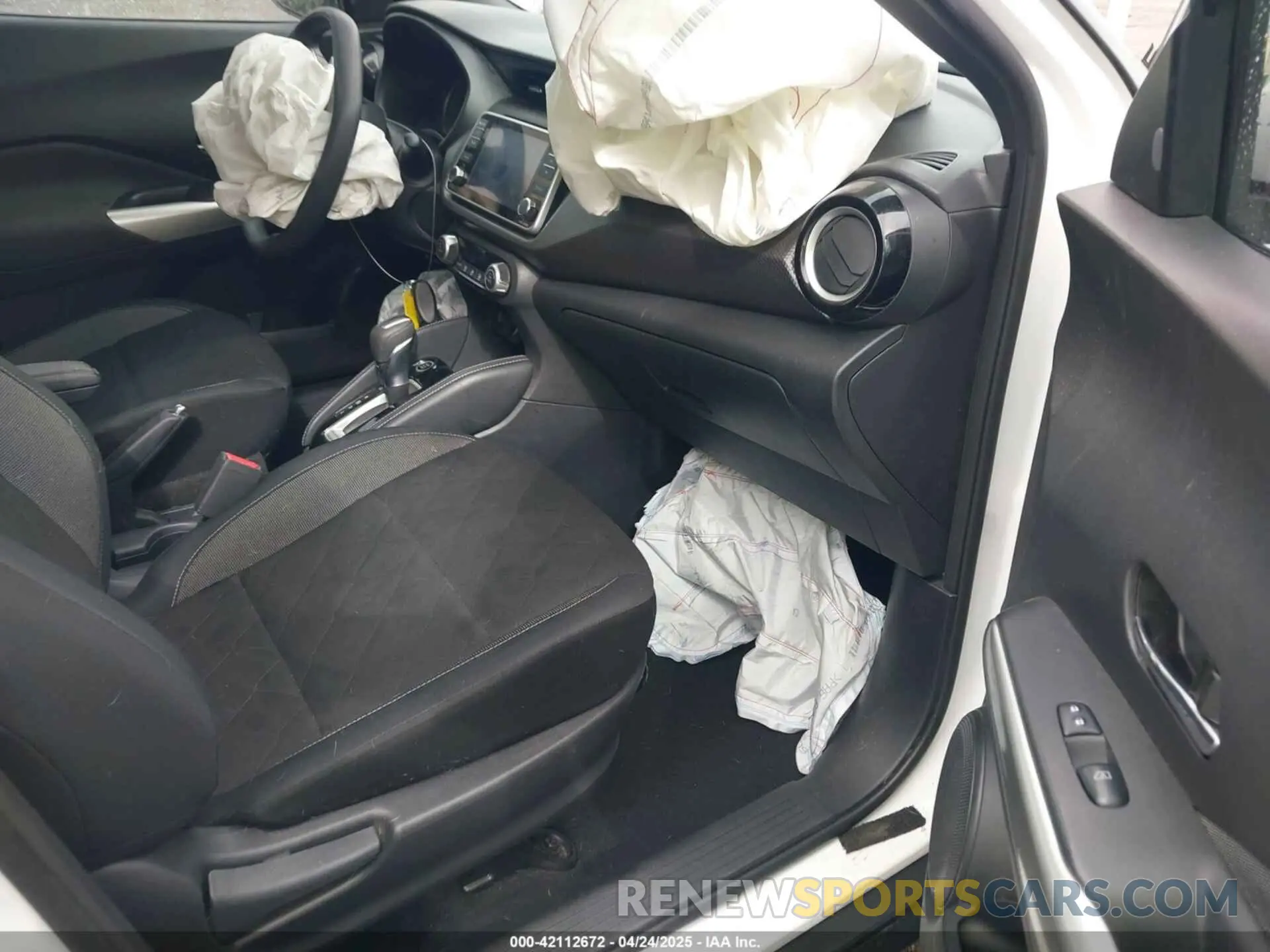 5 fotografías del automóvil dañado 3N1CP5CV6LL479855 NISSAN KICKS 2020