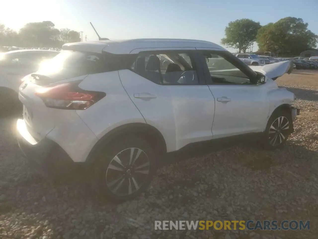 3 fotografías del automóvil dañado 3N1CP5CV8LL537786 NISSAN KICKS 2020