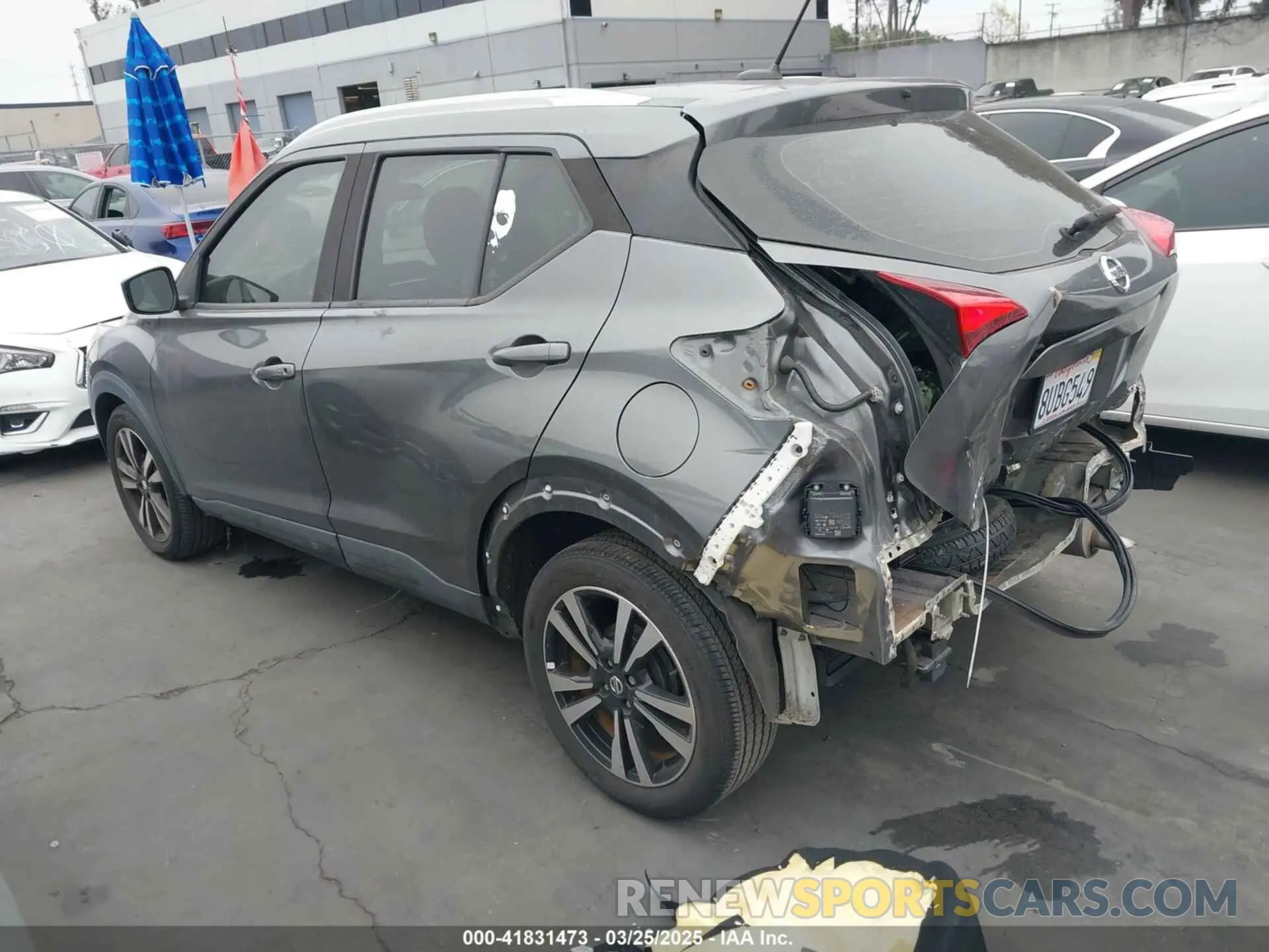3 fotografías del automóvil dañado 3N1CP5CV8LL565765 NISSAN KICKS 2020