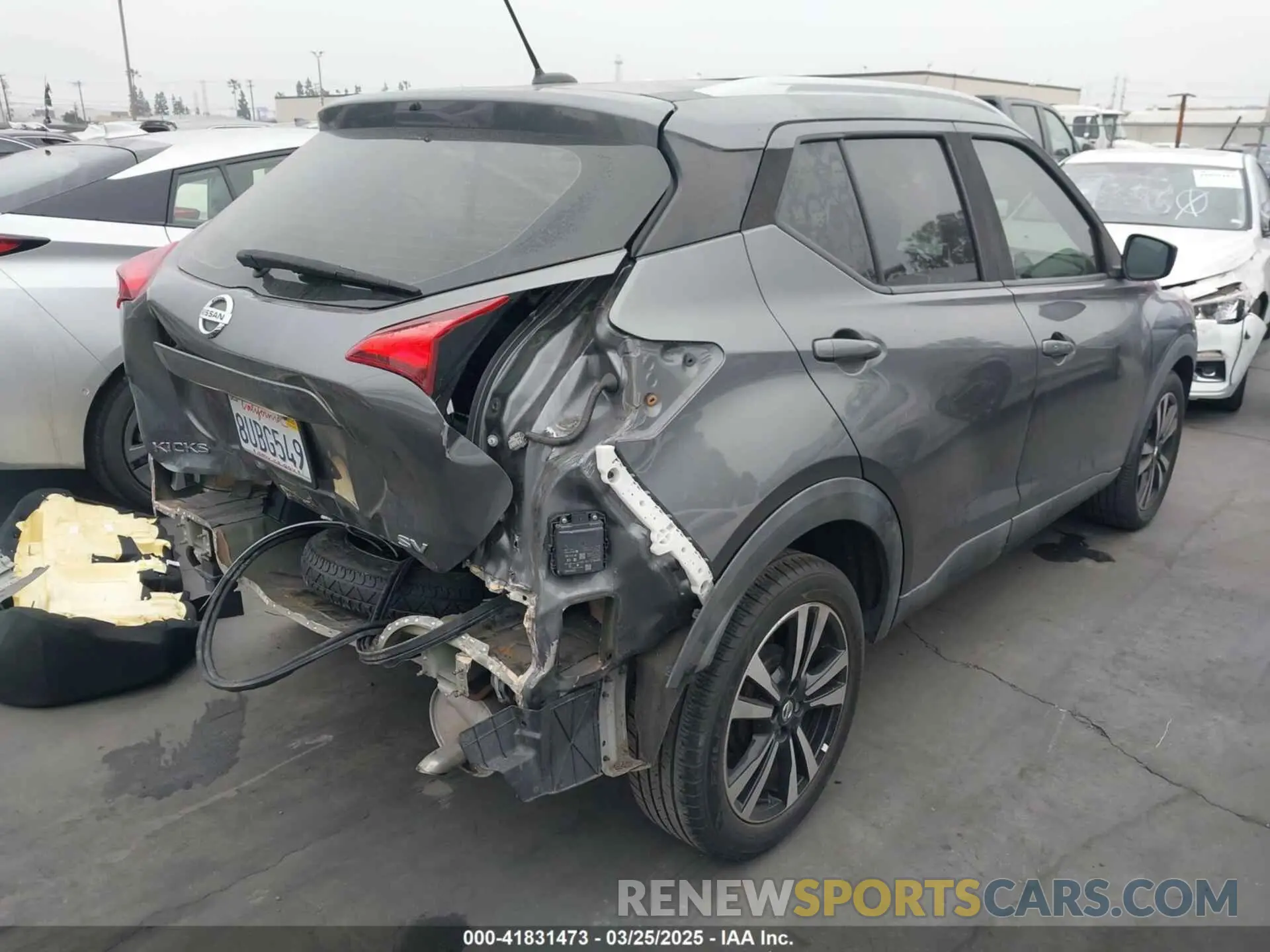 4 fotografías del automóvil dañado 3N1CP5CV8LL565765 NISSAN KICKS 2020