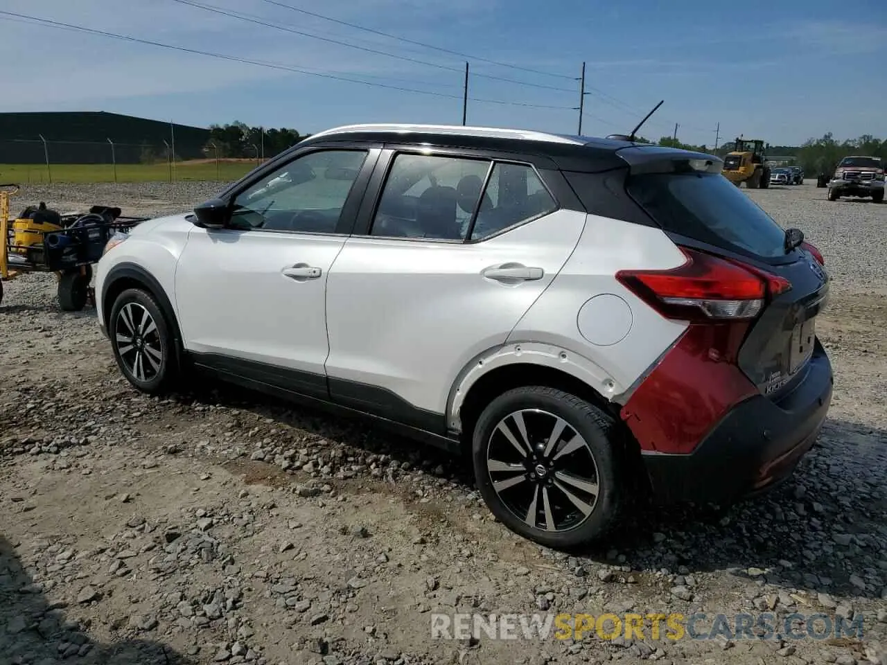 2 fotografías del automóvil dañado 3N1CP5CV9LL499209 NISSAN KICKS 2020