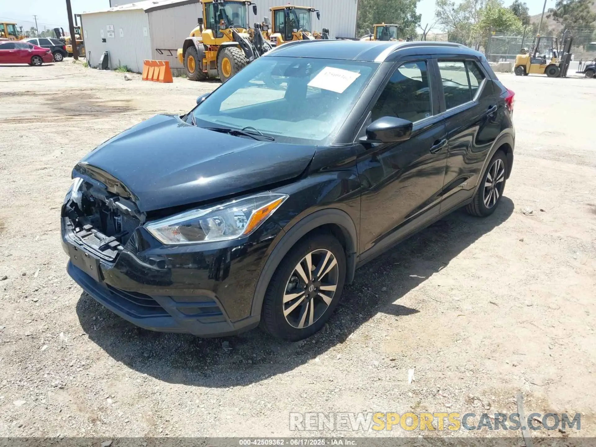 2 fotografías del automóvil dañado 3N1CP5CV9LL559697 NISSAN KICKS 2020