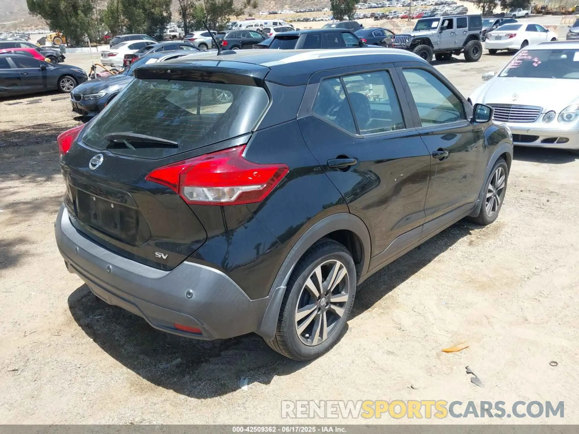 4 fotografías del automóvil dañado 3N1CP5CV9LL559697 NISSAN KICKS 2020