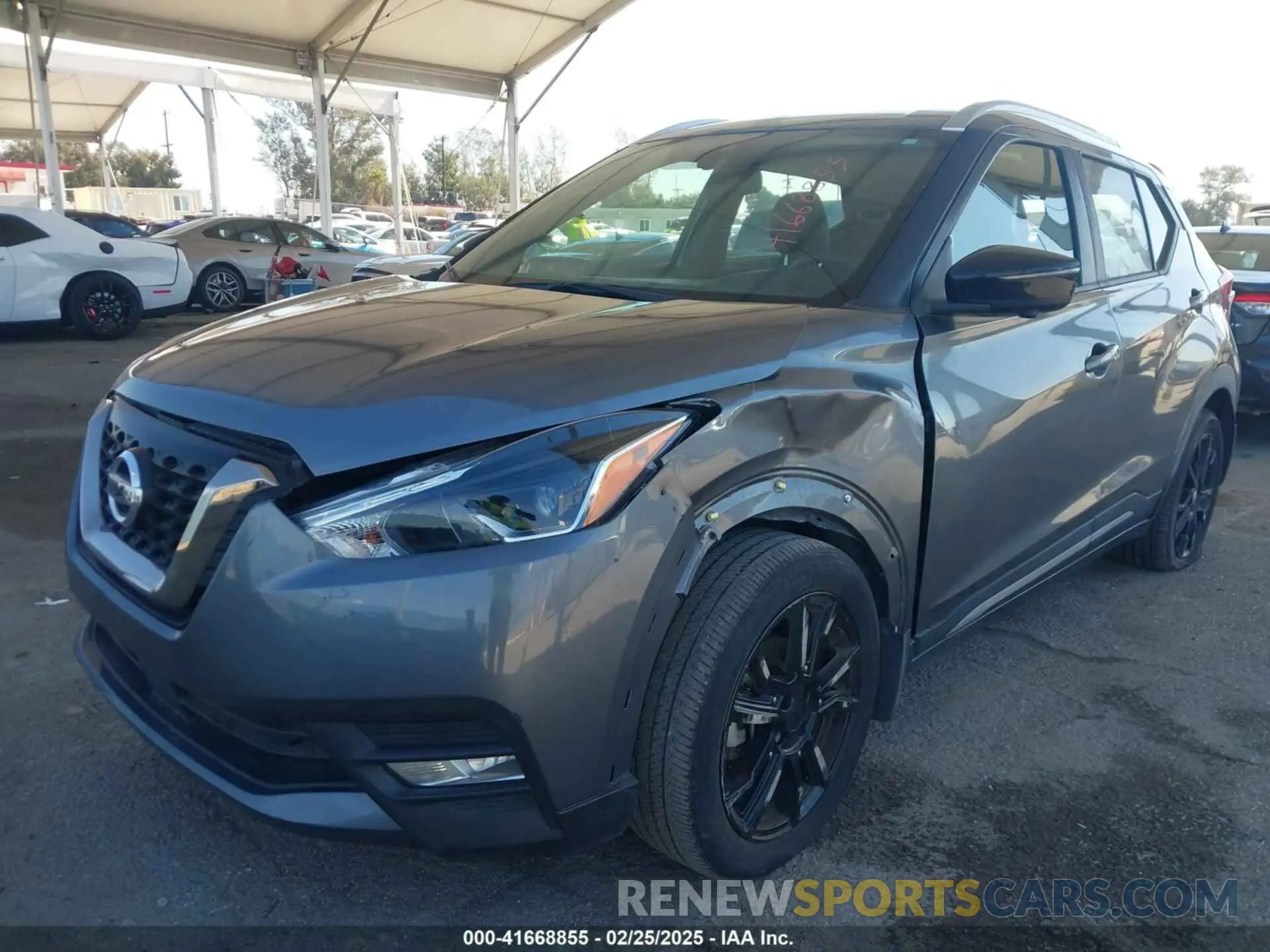 2 fotografías del automóvil dañado 3N1CP5DV0LL558131 NISSAN KICKS 2020