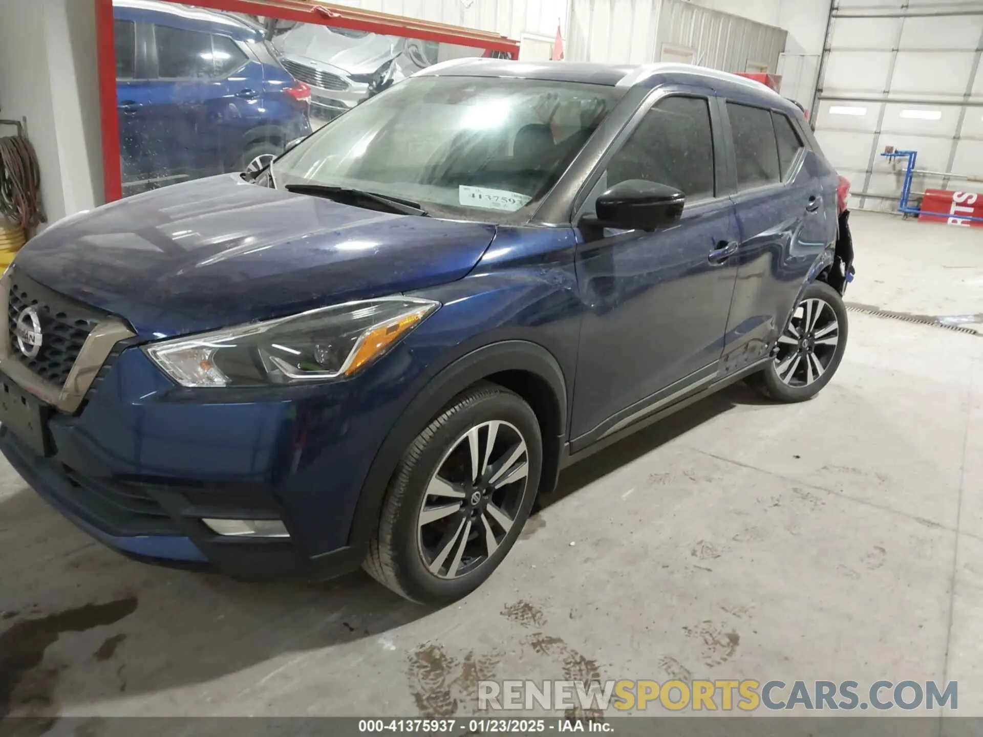 2 fotografías del automóvil dañado 3N1CP5DV2LL539600 NISSAN KICKS 2020