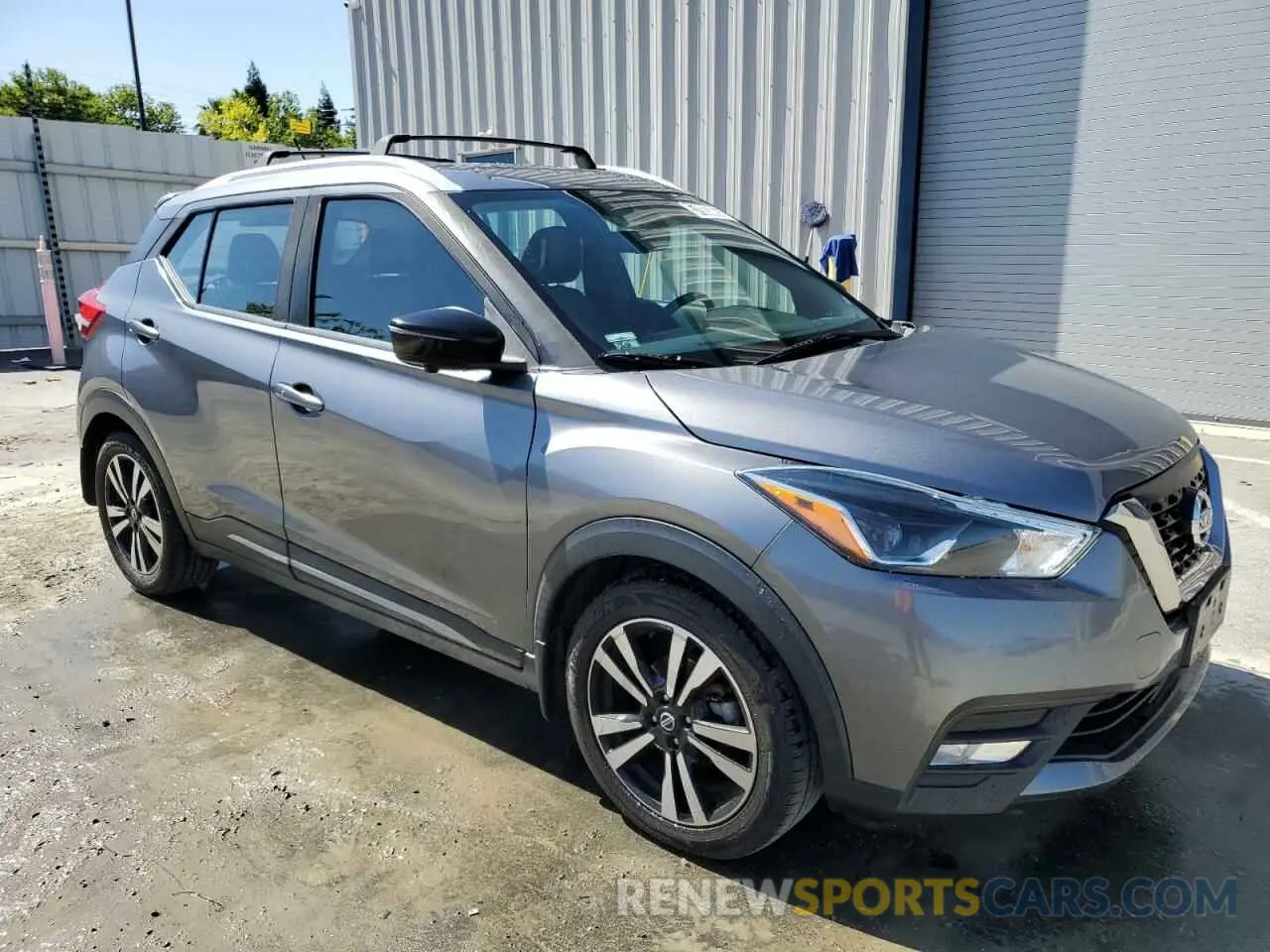 4 fotografías del automóvil dañado 3N1CP5DV5LL502492 NISSAN KICKS 2020