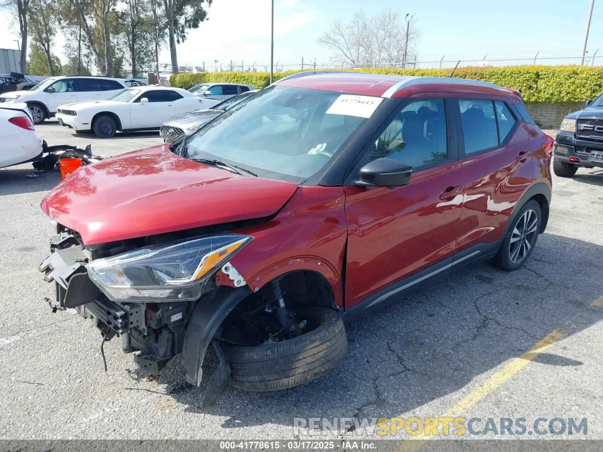 2 fotografías del automóvil dañado 3N1CP5DV5LL536903 NISSAN KICKS 2020
