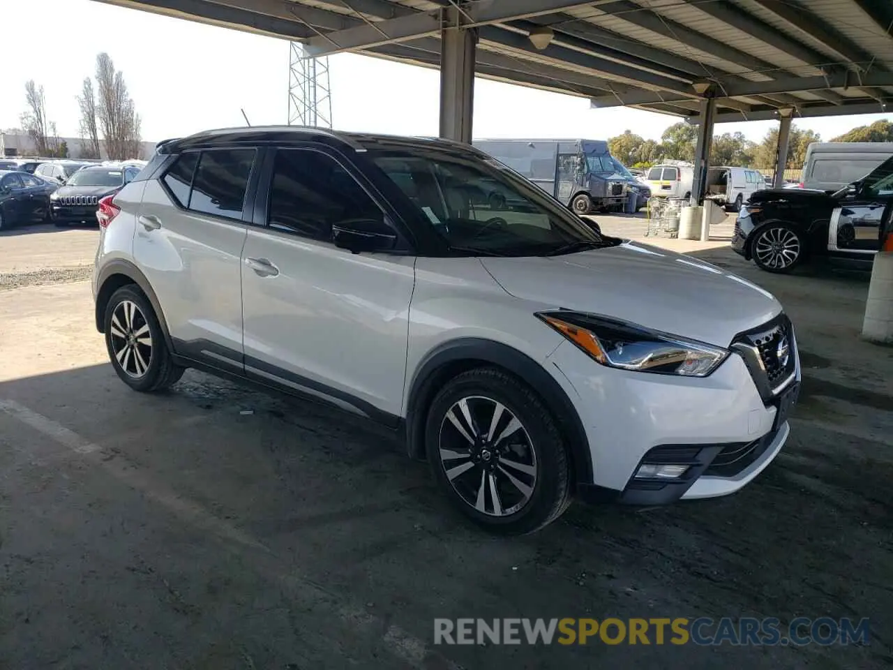 4 fotografías del automóvil dañado 3N1CP5DV5LL565012 NISSAN KICKS 2020