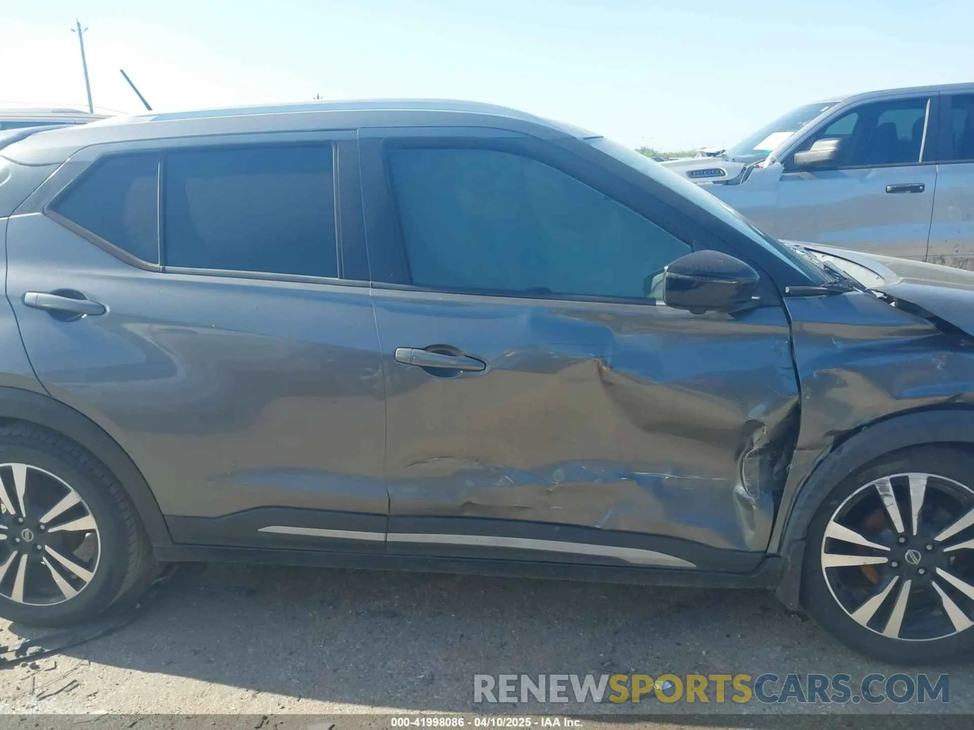 13 fotografías del automóvil dañado 3N1CP5DV6LL543732 NISSAN KICKS 2020