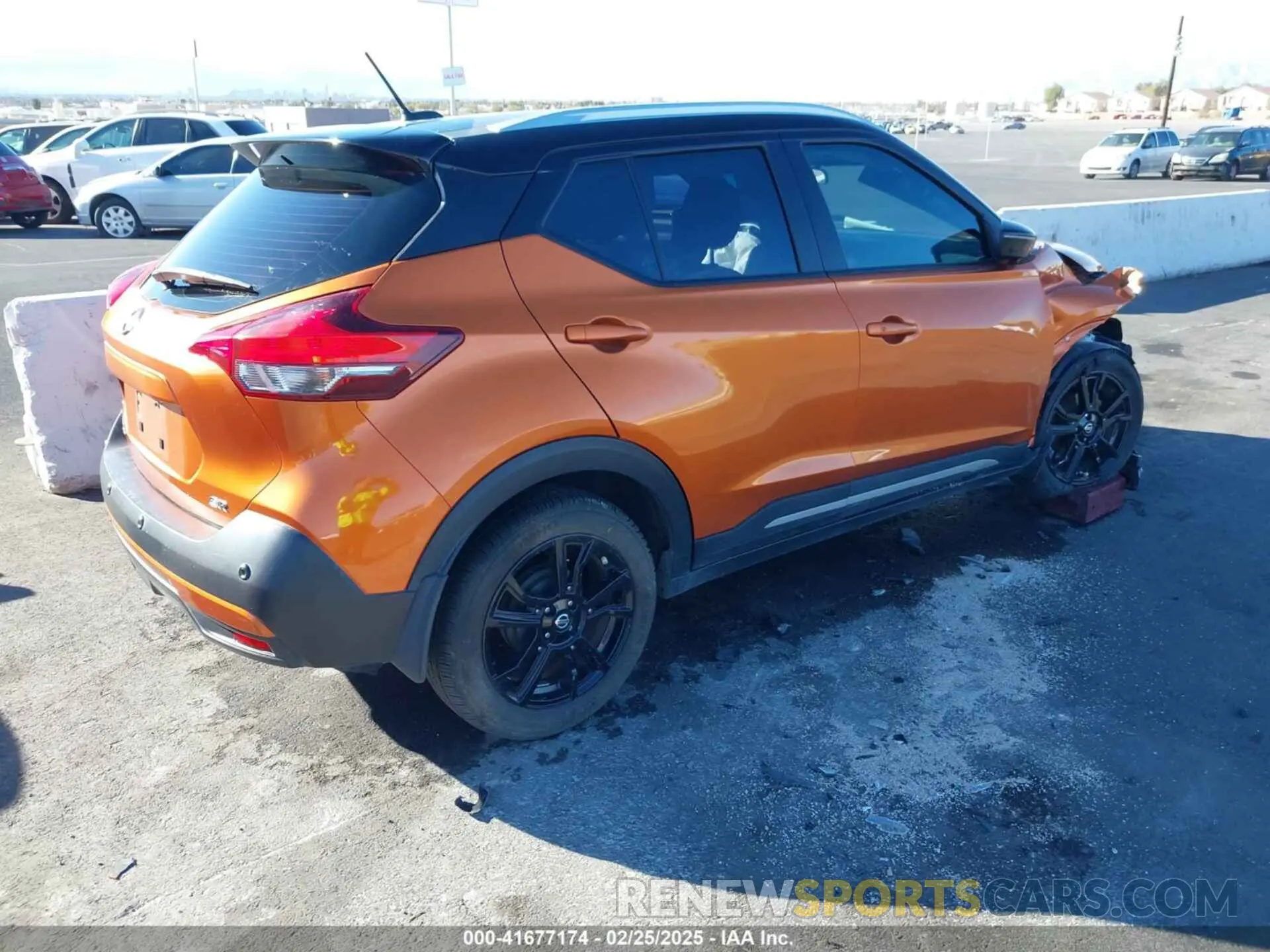 4 fotografías del automóvil dañado 3N1CP5DV8LL546115 NISSAN KICKS 2020