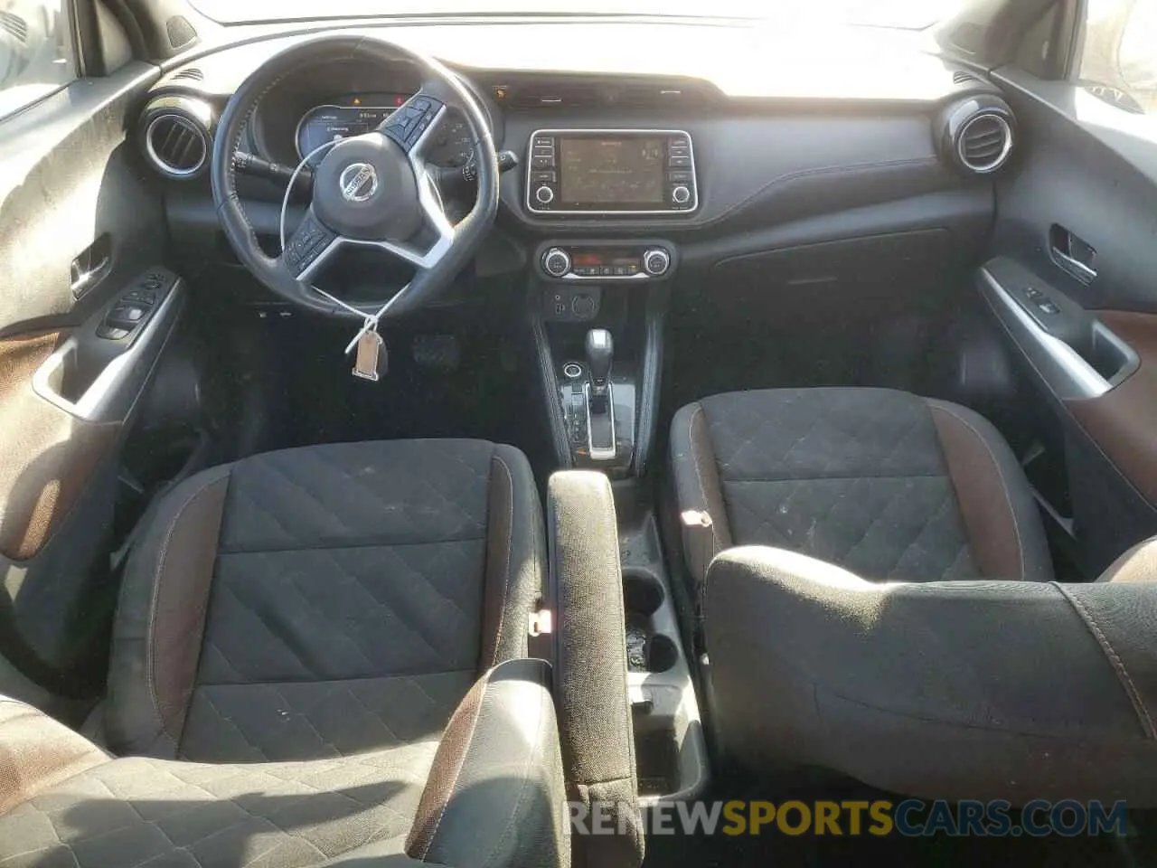 8 fotografías del automóvil dañado 3N1CP5DV9LL486488 NISSAN KICKS 2020