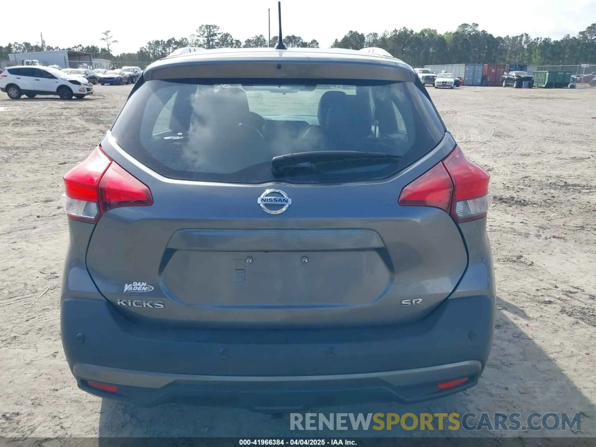 16 fotografías del automóvil dañado 3N1CP5DVXLL519627 NISSAN KICKS 2020