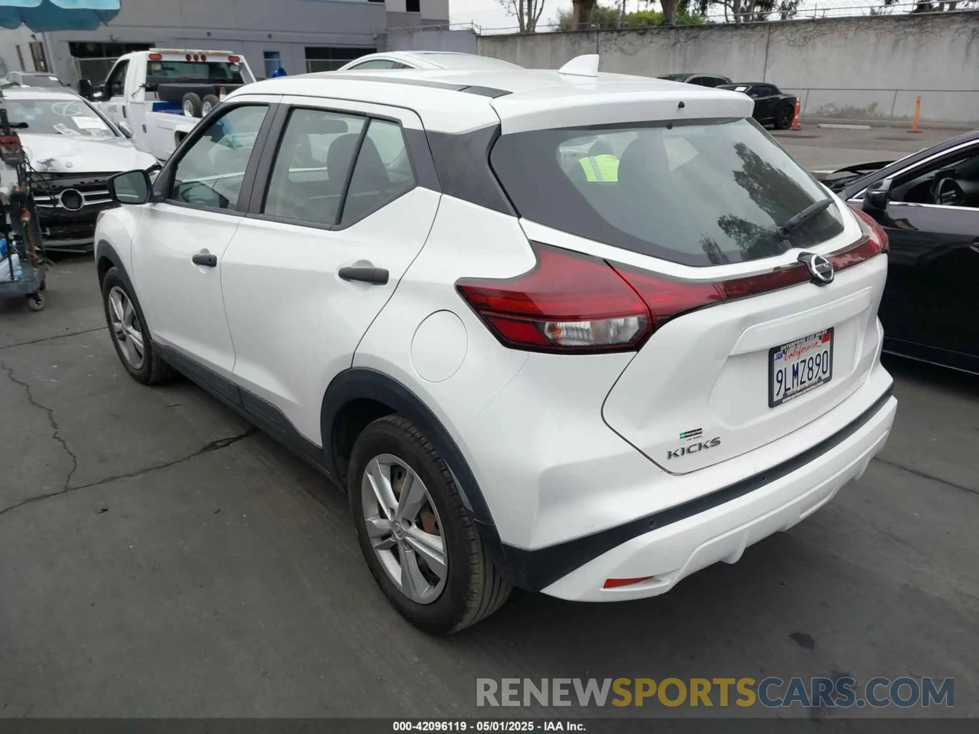 3 fotografías del automóvil dañado 3N1CP5BV0ML481300 NISSAN KICKS 2021