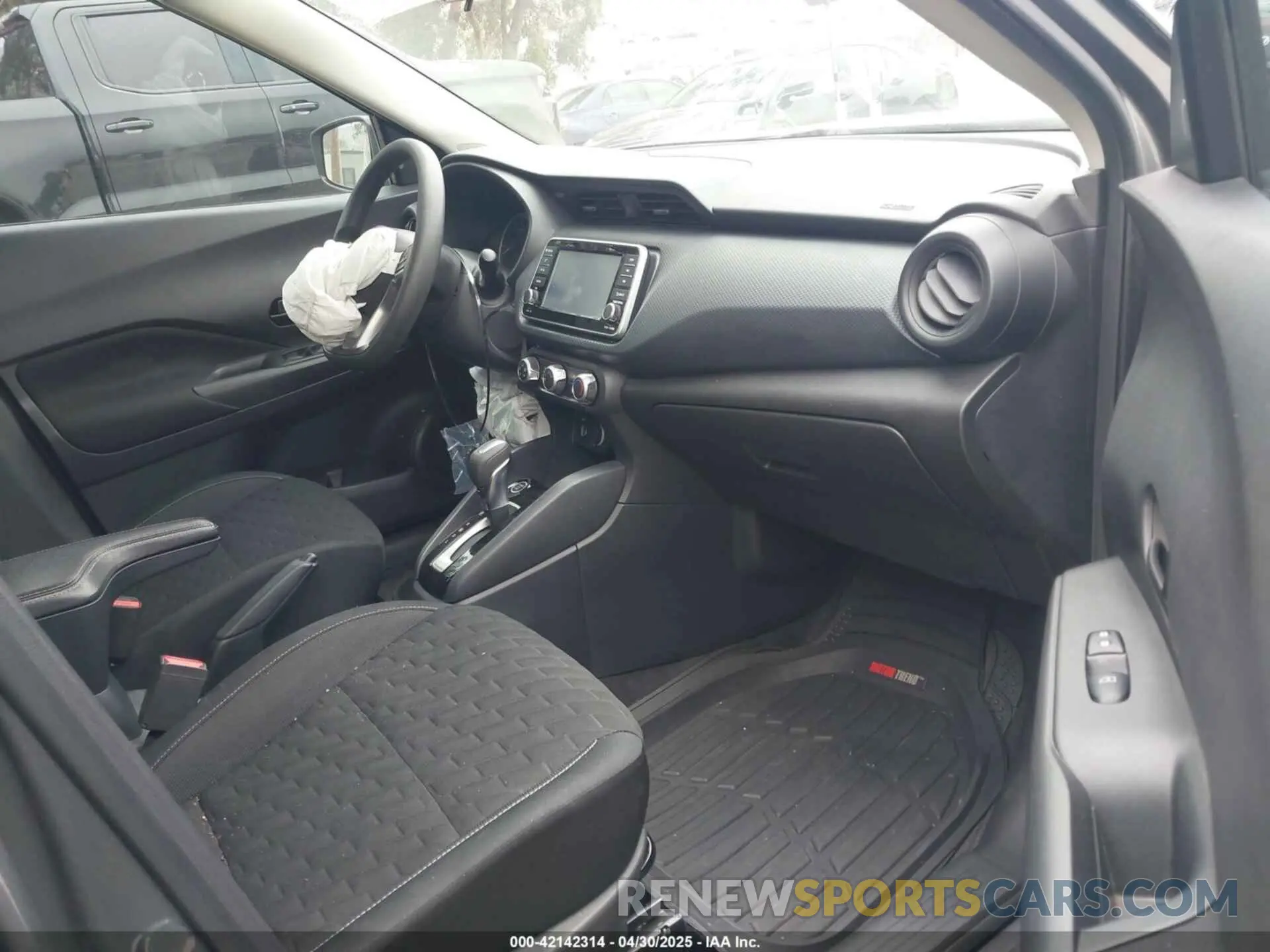 5 fotografías del automóvil dañado 3N1CP5BV1ML466062 NISSAN KICKS 2021