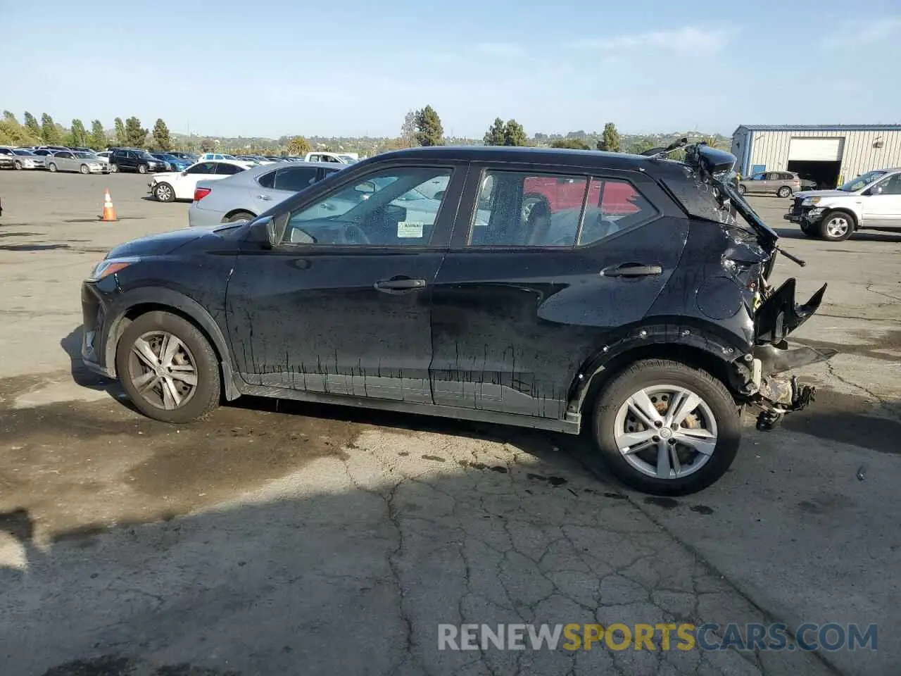 2 fotografías del automóvil dañado 3N1CP5BV1ML520234 NISSAN KICKS 2021