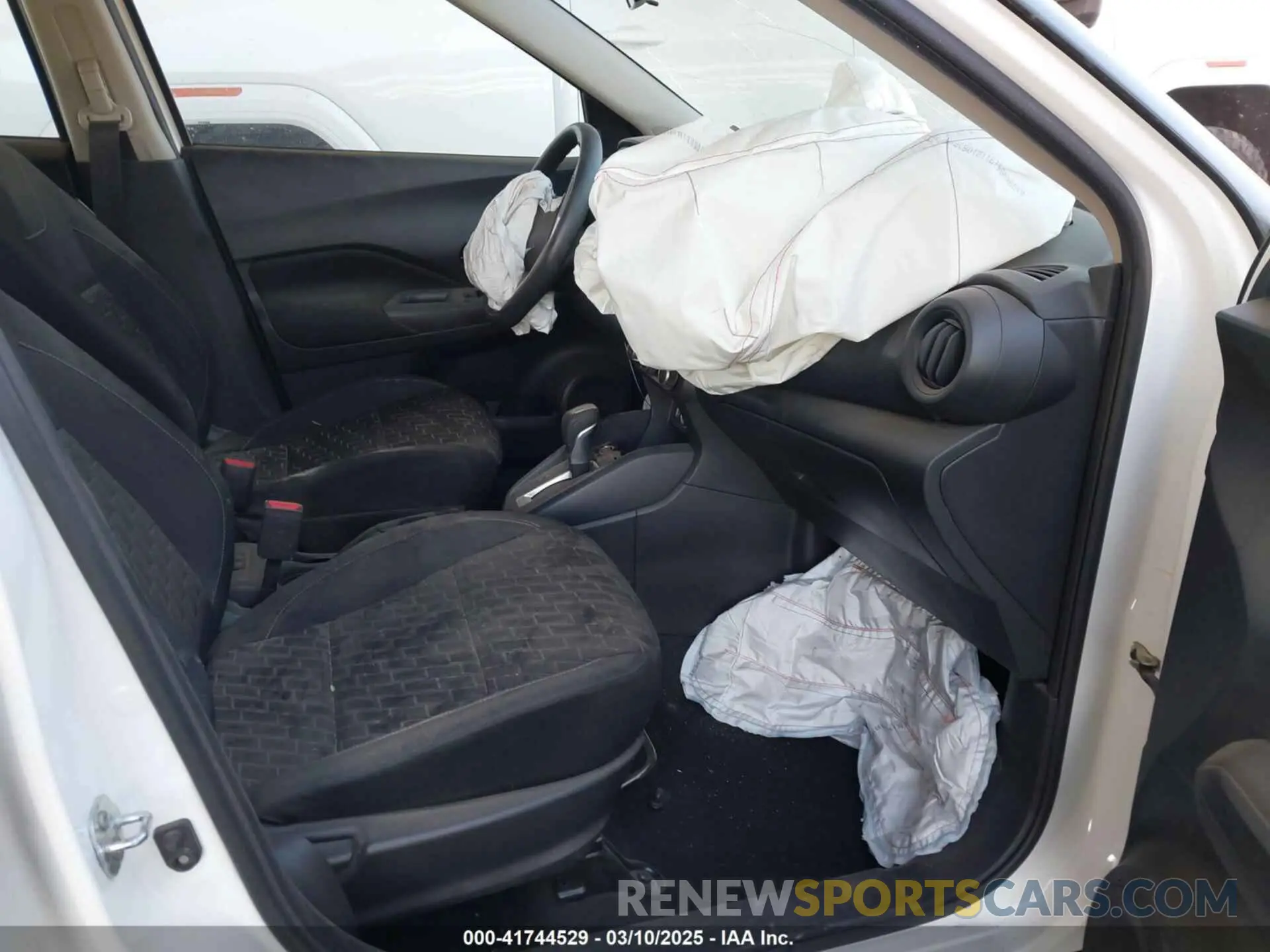 5 fotografías del automóvil dañado 3N1CP5BV2ML504365 NISSAN KICKS 2021