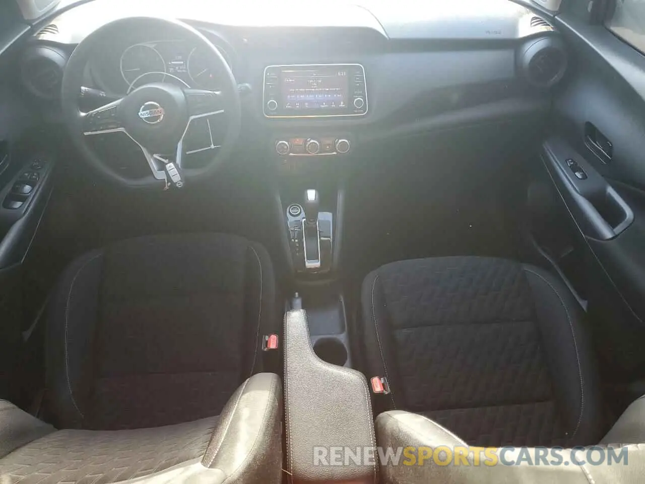 8 fotografías del automóvil dañado 3N1CP5BV3ML560170 NISSAN KICKS 2021