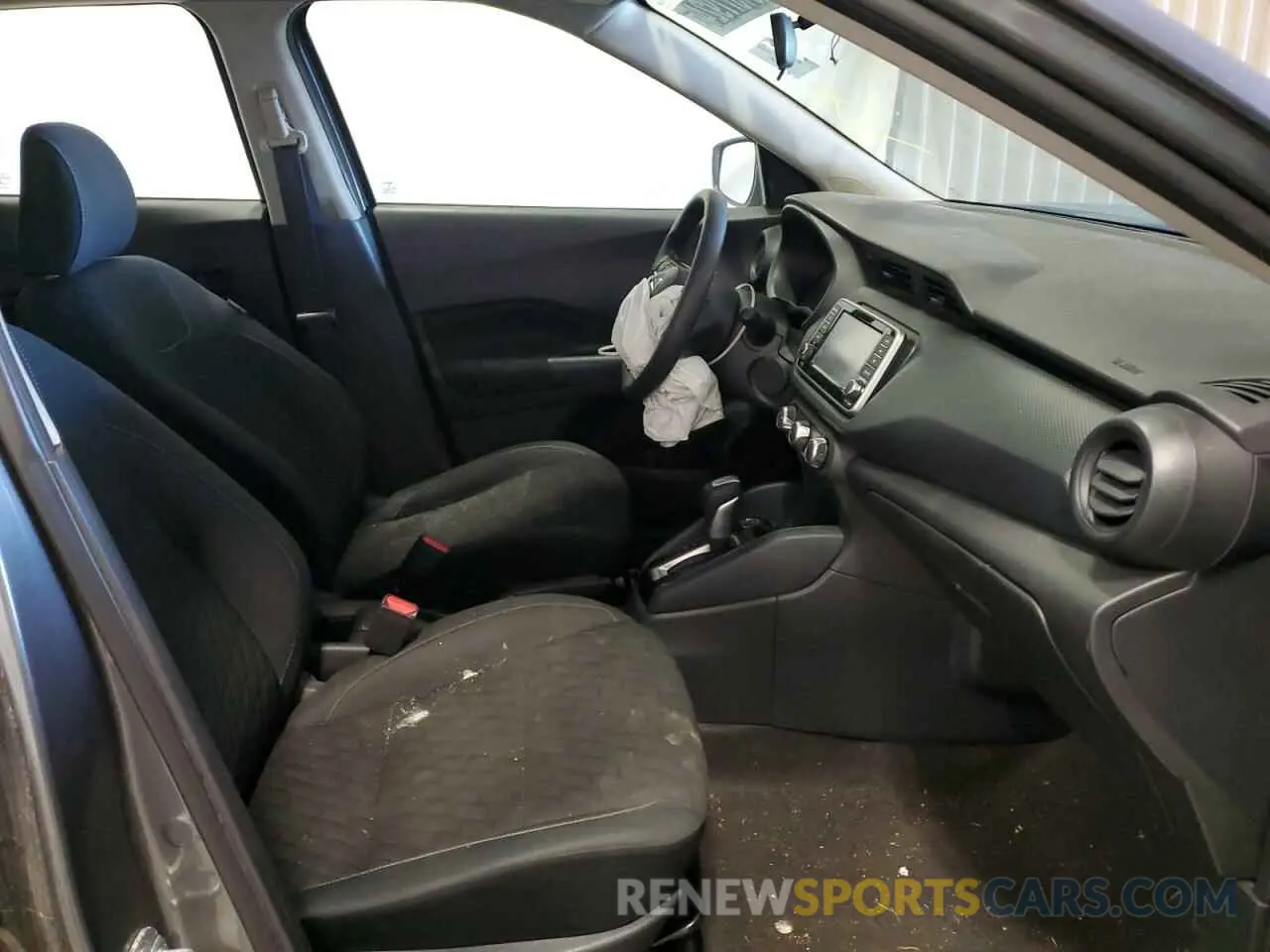 5 fotografías del automóvil dañado 3N1CP5BV4ML488105 NISSAN KICKS 2021