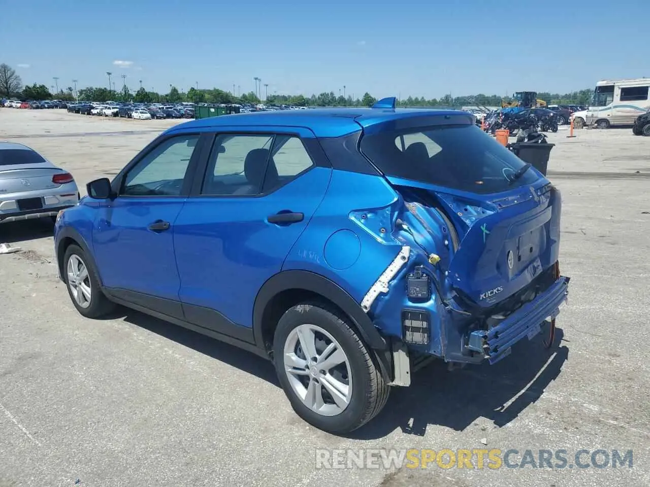 2 fotografías del automóvil dañado 3N1CP5BV6ML501520 NISSAN KICKS 2021