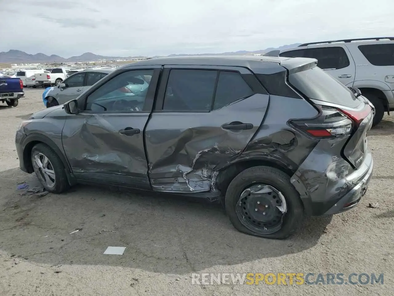 2 fotografías del automóvil dañado 3N1CP5BV9ML475396 NISSAN KICKS 2021