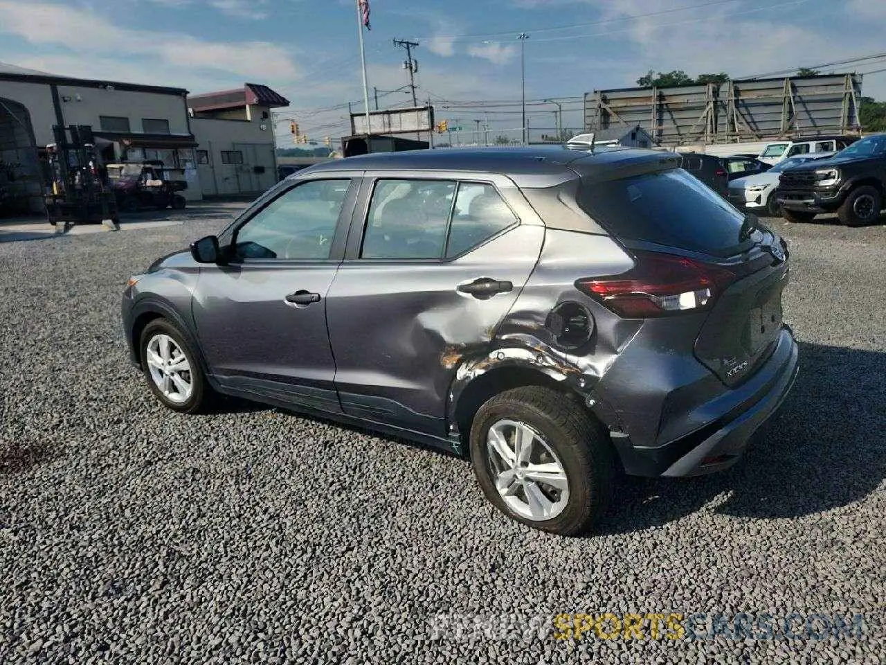 2 fotografías del automóvil dañado 3N1CP5BVXML464648 NISSAN KICKS 2021