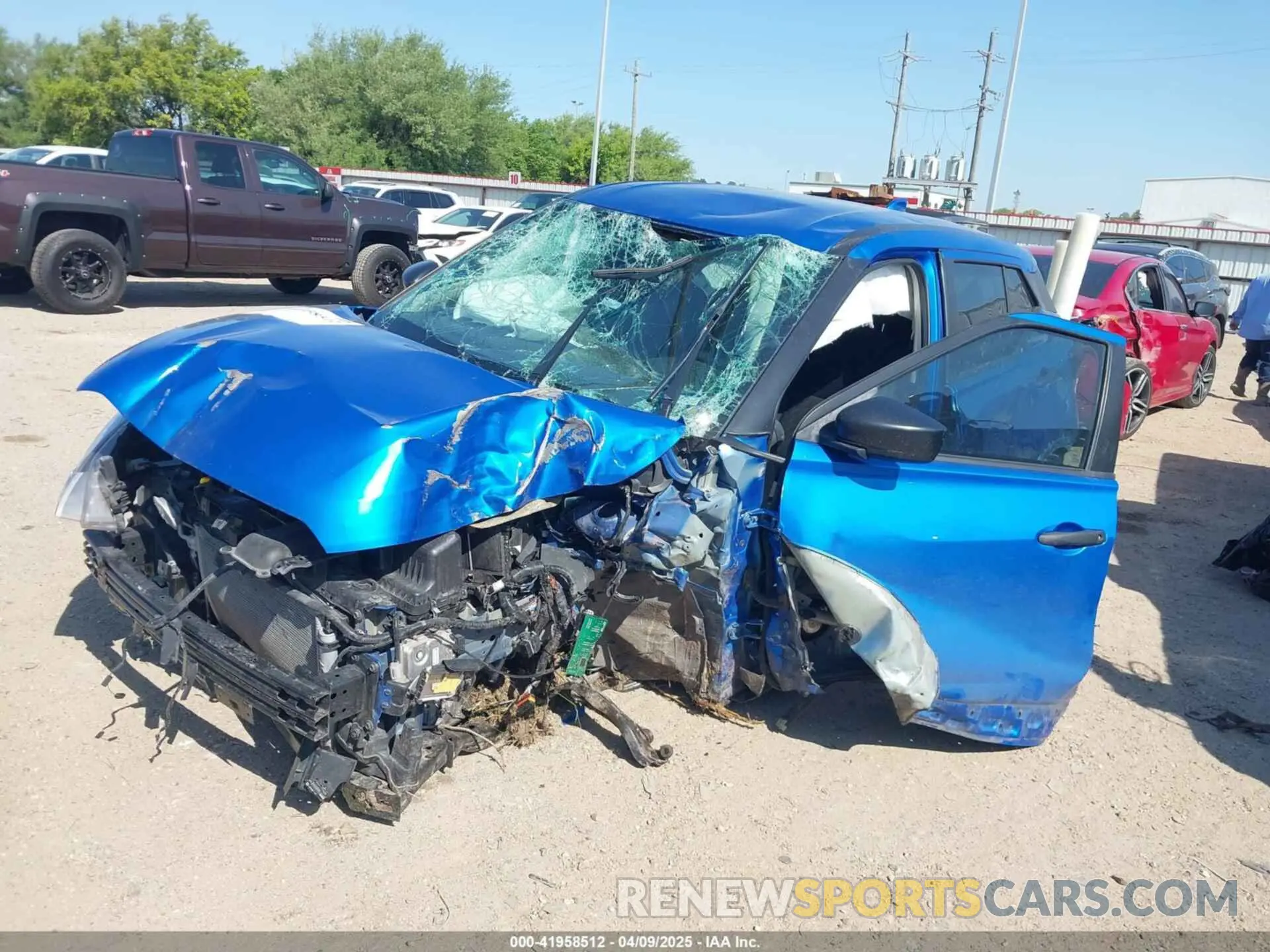 2 fotografías del automóvil dañado 3N1CP5BVXML519129 NISSAN KICKS 2021