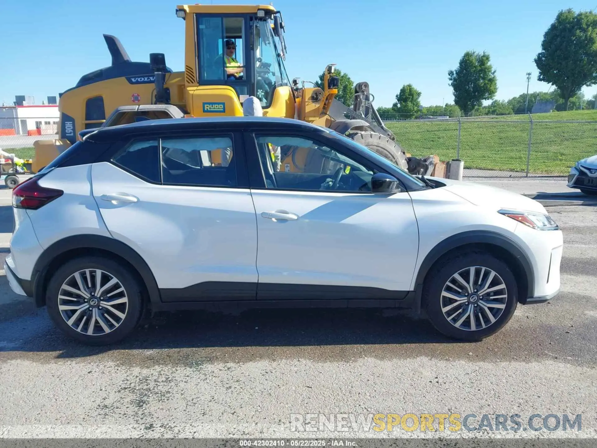 13 fotografías del automóvil dañado 3N1CP5CV1ML504436 NISSAN KICKS 2021