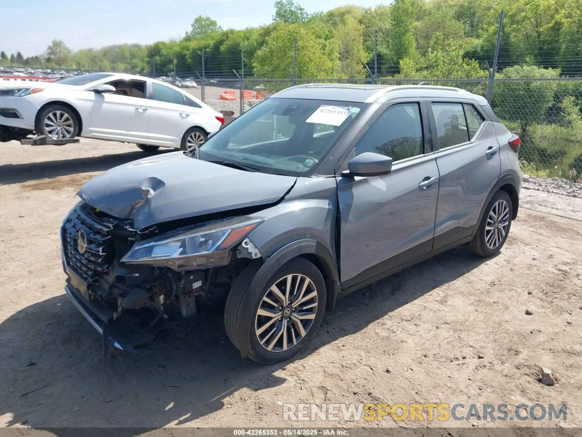 2 fotografías del automóvil dañado 3N1CP5CV2ML522086 NISSAN KICKS 2021
