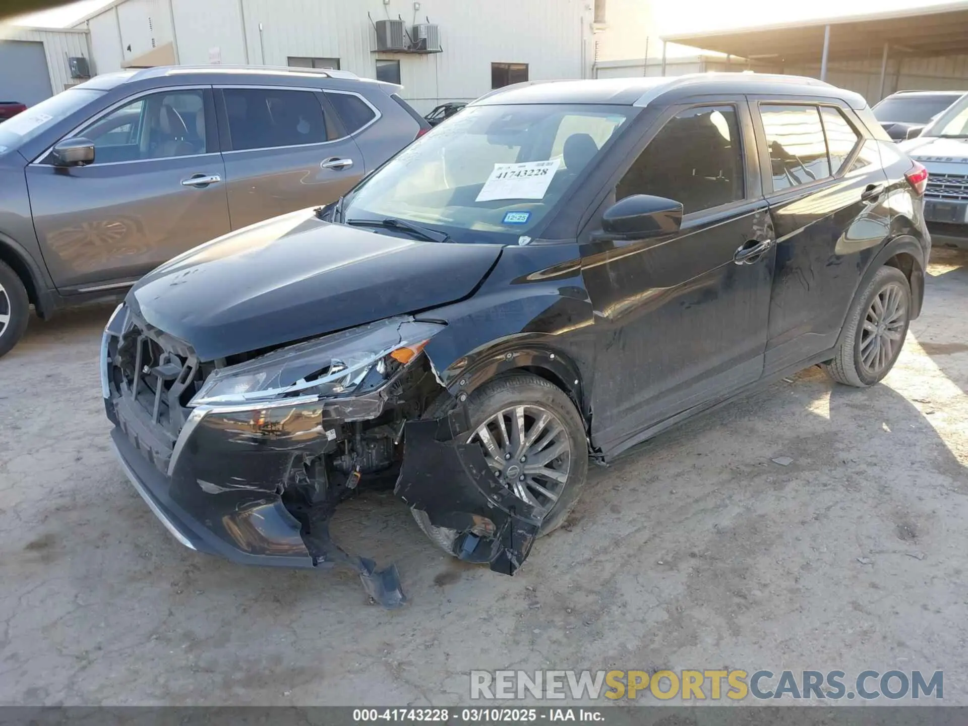 2 fotografías del automóvil dañado 3N1CP5CV2ML562636 NISSAN KICKS 2021