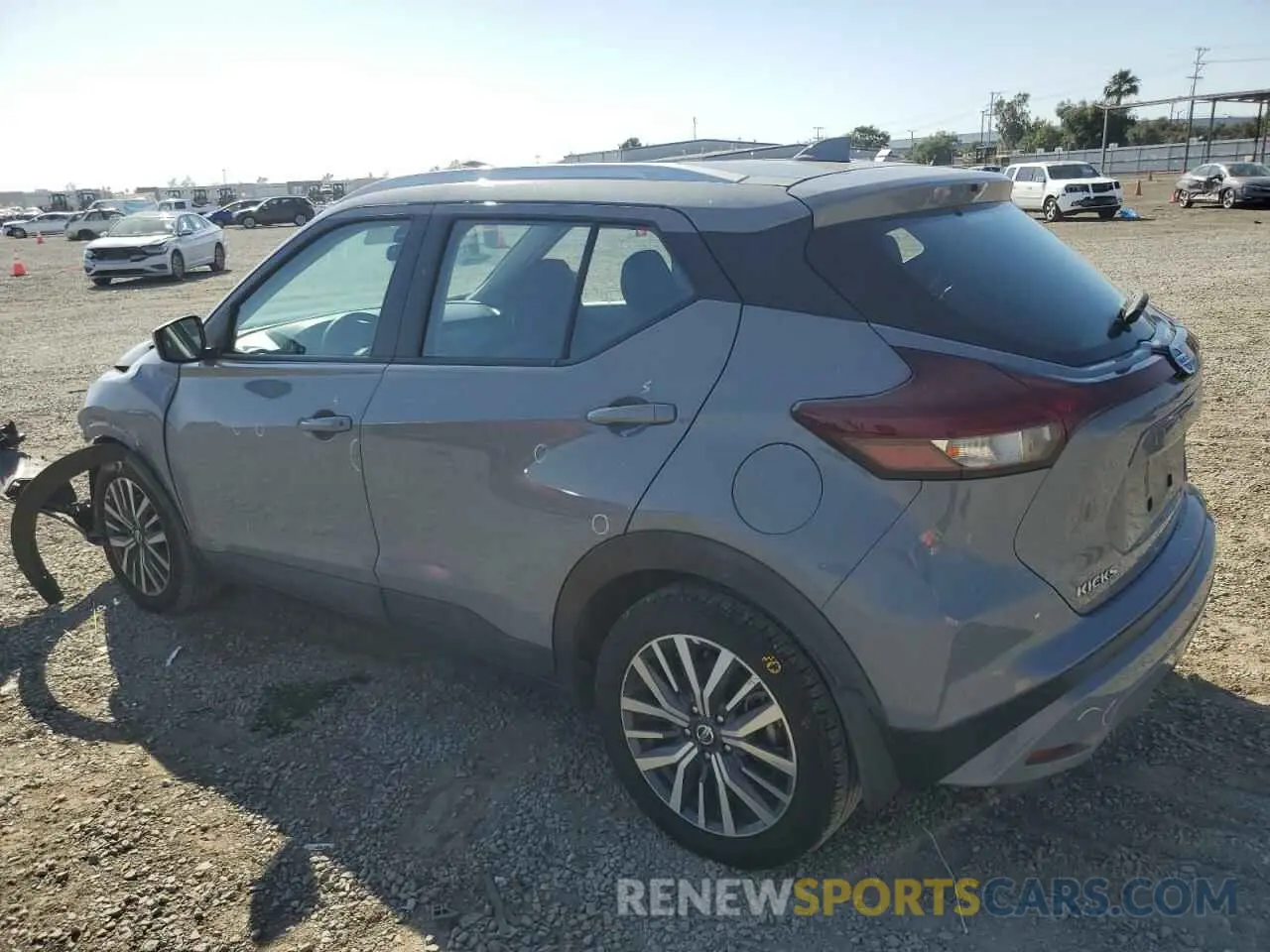 2 fotografías del automóvil dañado 3N1CP5CV3ML540192 NISSAN KICKS 2021