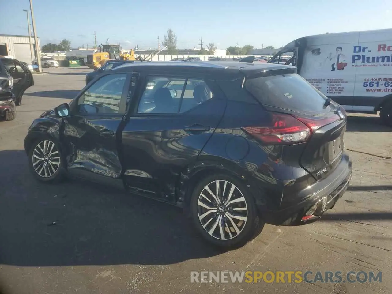 2 fotografías del automóvil dañado 3N1CP5CV5ML468606 NISSAN KICKS 2021